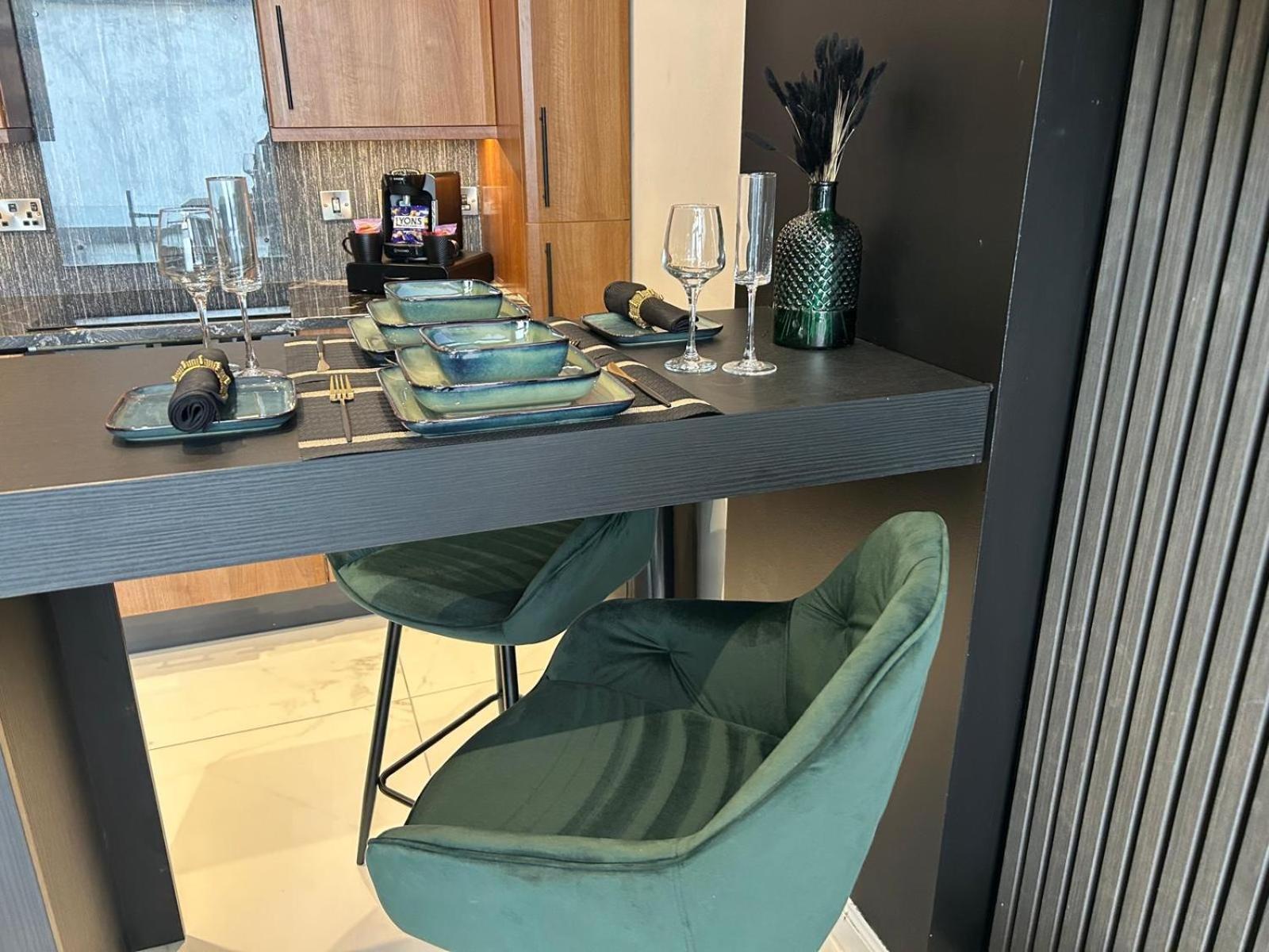Luxury 1Bed Retreat Edinburgh view 2