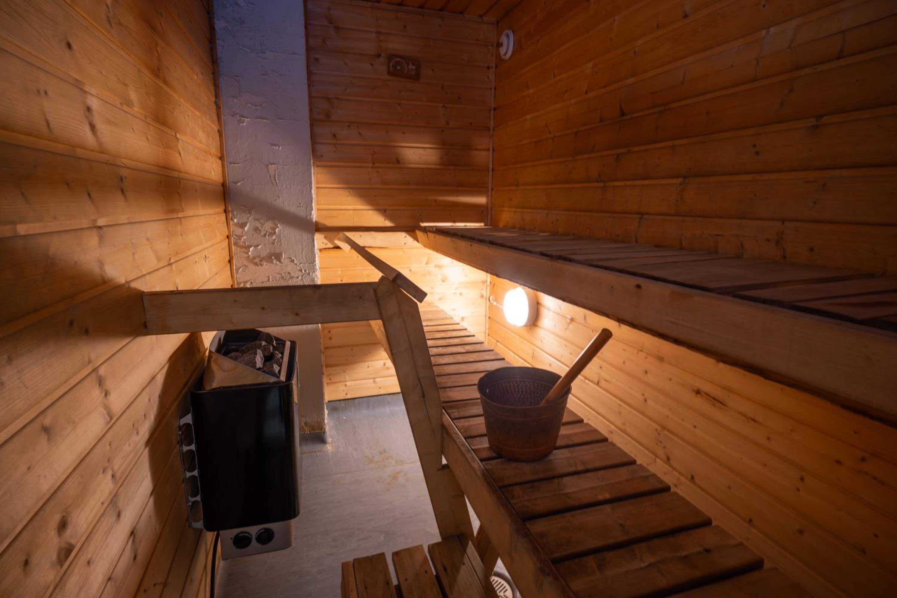 Arctic Guesthouse & Igloos