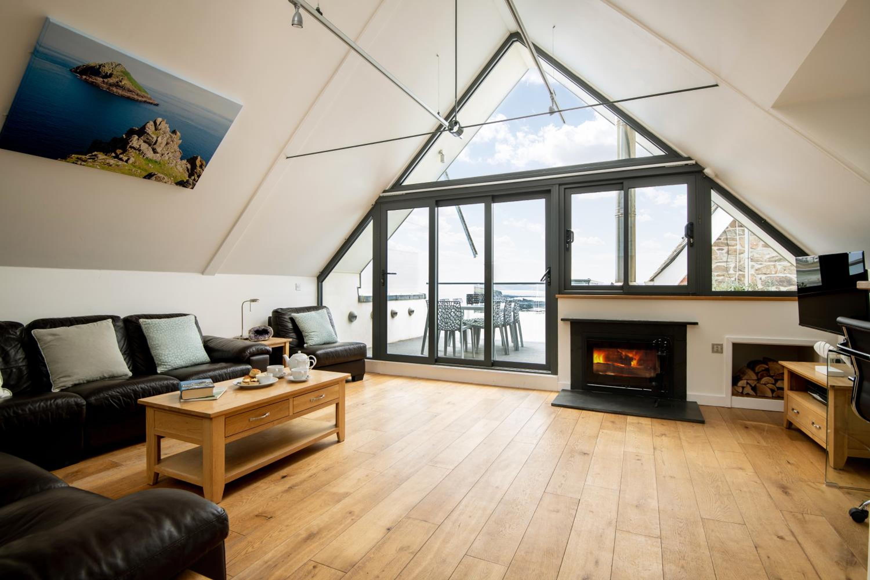 Atlantic View Coach House, North Cornwall seafront, 5 star Gold view 4