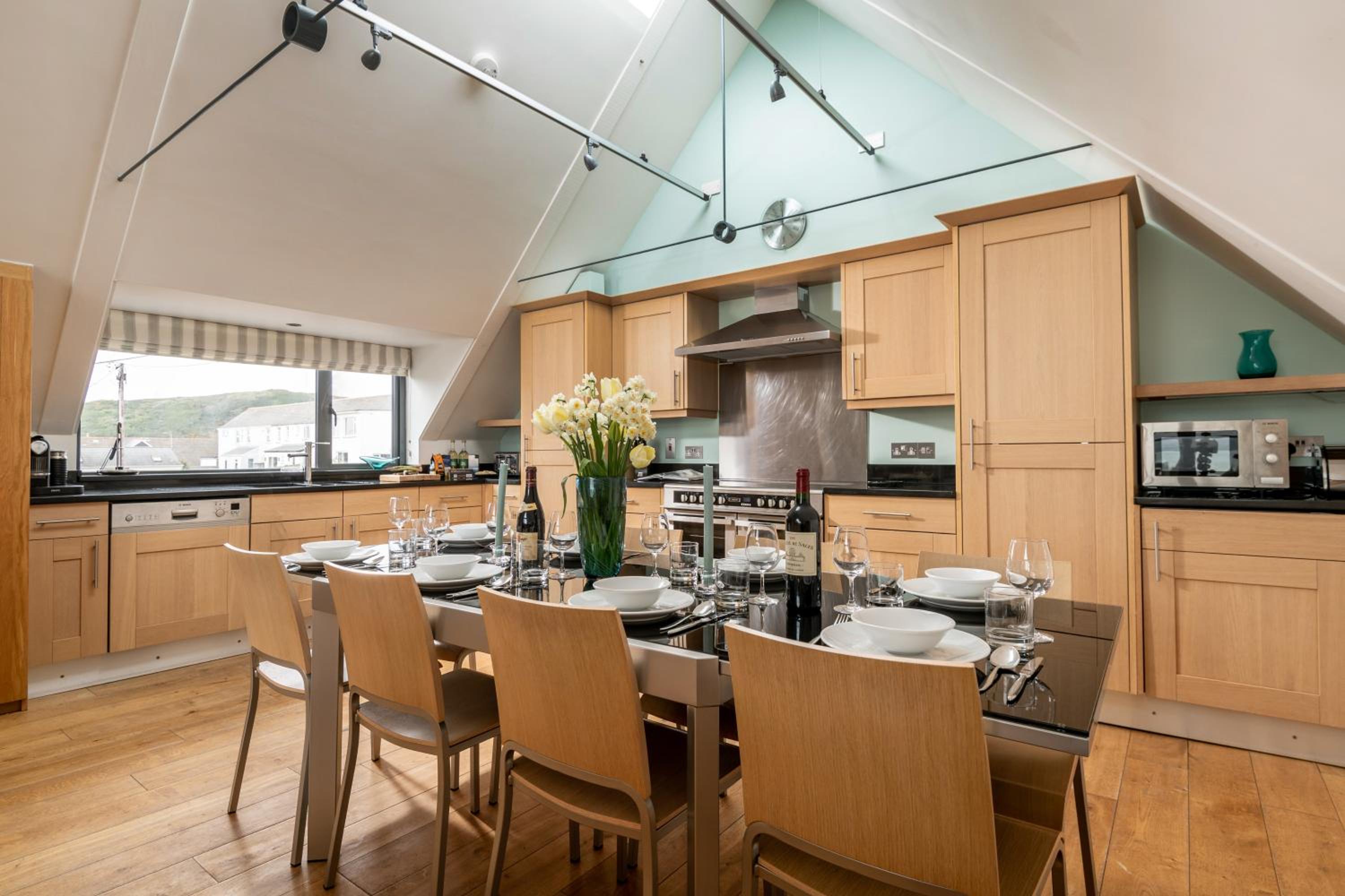 Atlantic View Coach House, North Cornwall seafront, 5 star Gold view 5