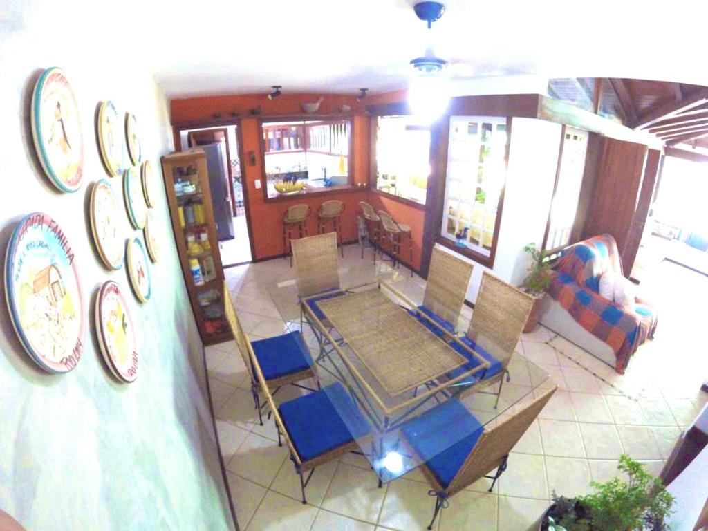 Búzios Praia da Ferradura Linda casa dentro de Condomínio com toda infraestrutura - água e luz inclusos na tarifa