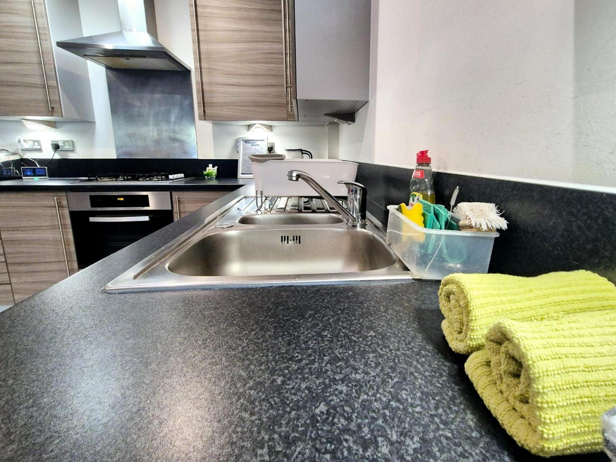Explore London: 2 Bedroom House in Wood Green