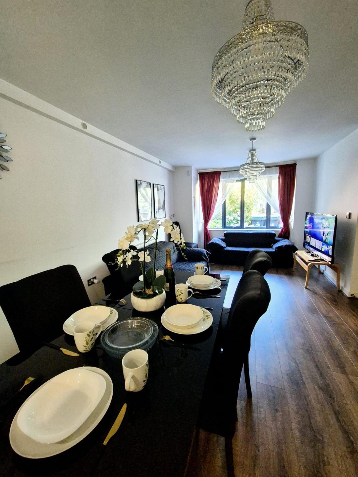 Explore London: 2 Bedroom House in Wood Green