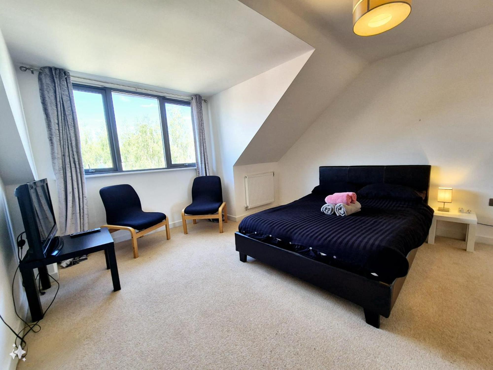 Explore London: 2 Bedroom House in Wood Green