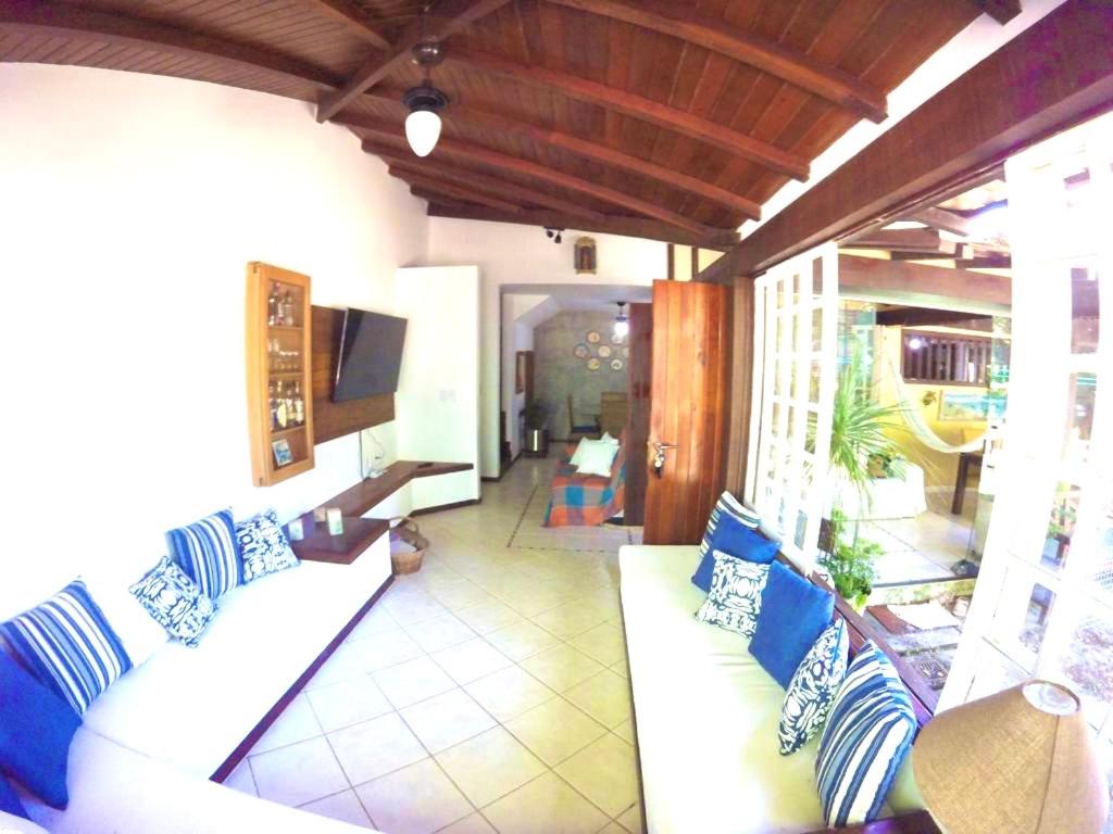 Búzios Praia da Ferradura Linda casa dentro de Condomínio com toda infraestrutura - água e luz inclusos na tarifa