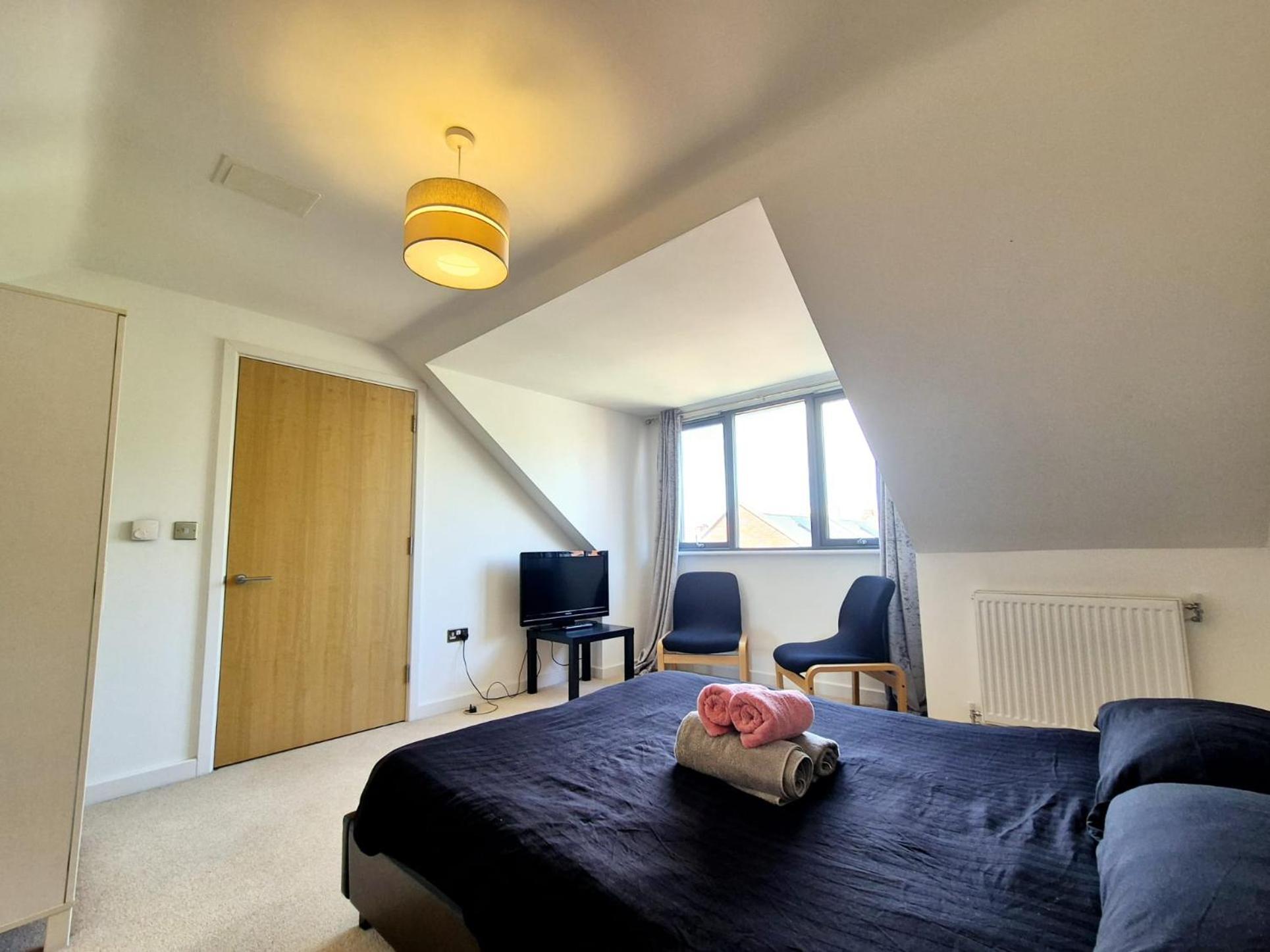 Explore London: 2 Bedroom House in Wood Green