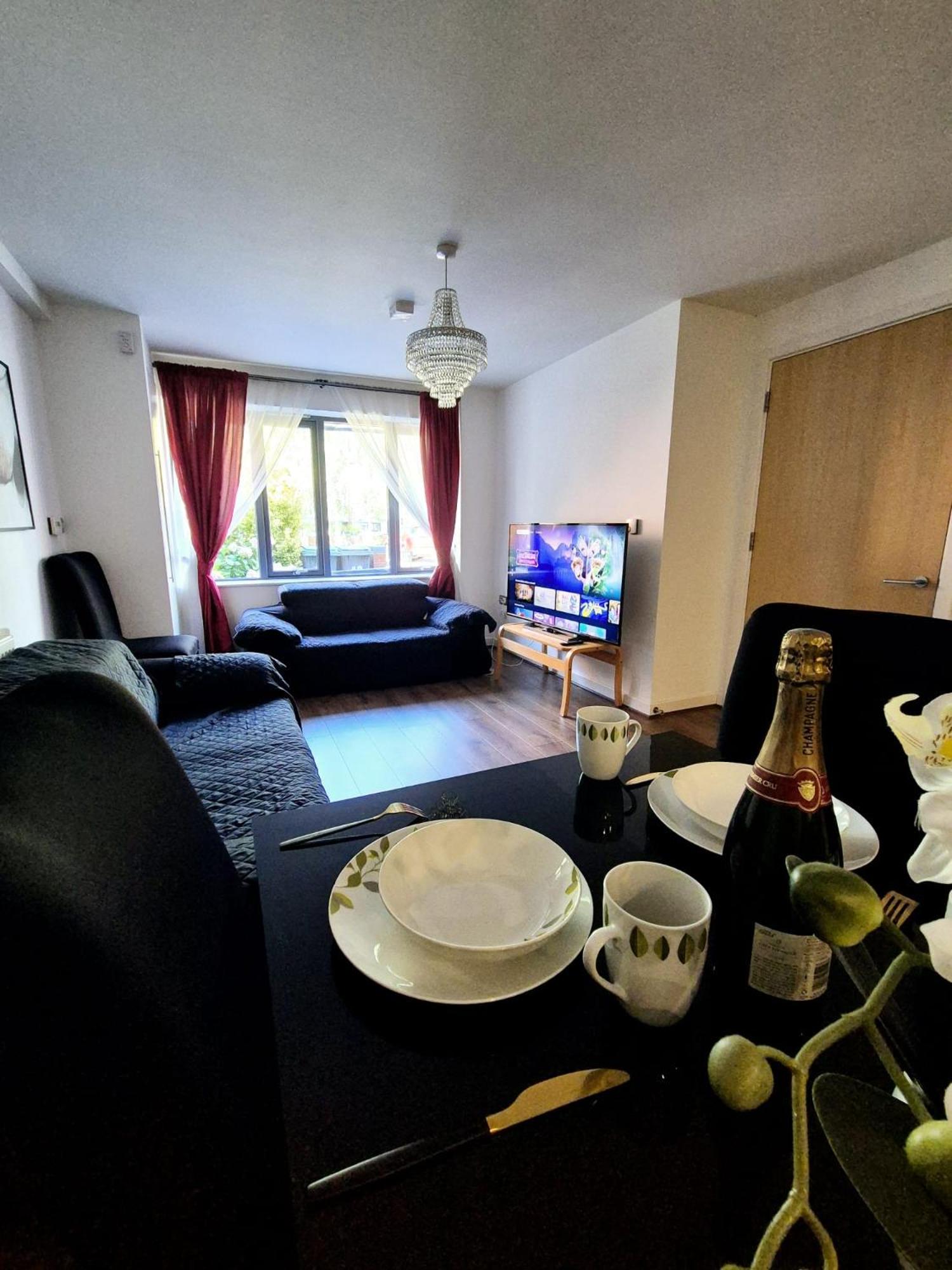 Explore London: 2 Bedroom House in Wood Green