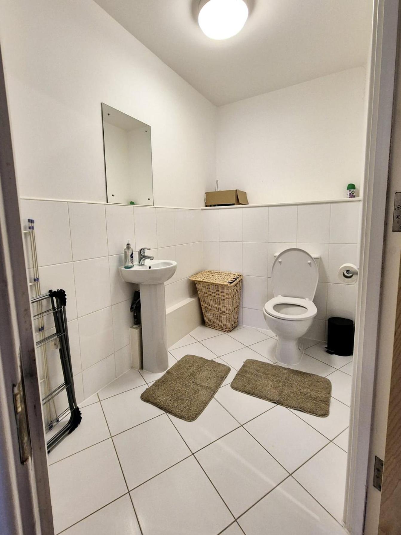 Explore London: 2 Bedroom House in Wood Green