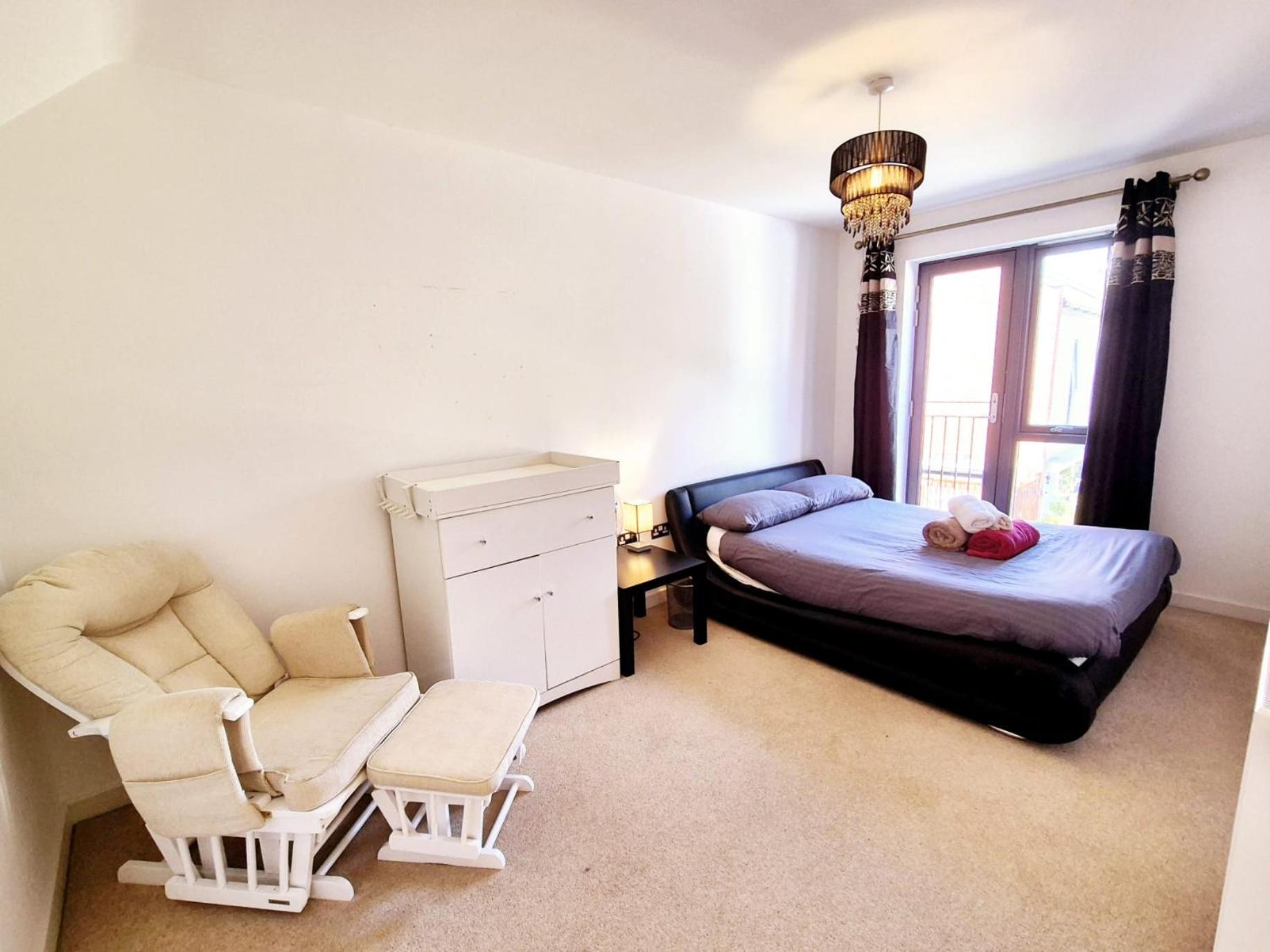 Explore London: 2 Bedroom House in Wood Green
