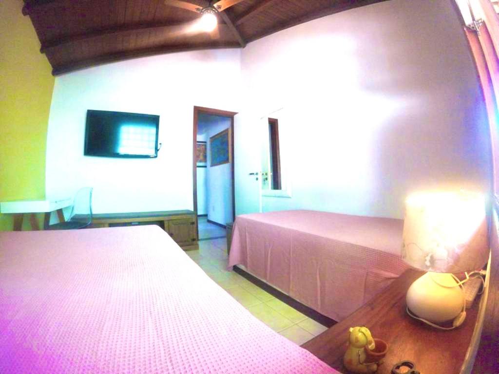 Búzios Praia da Ferradura Linda casa dentro de Condomínio com toda infraestrutura - água e luz inclusos na tarifa