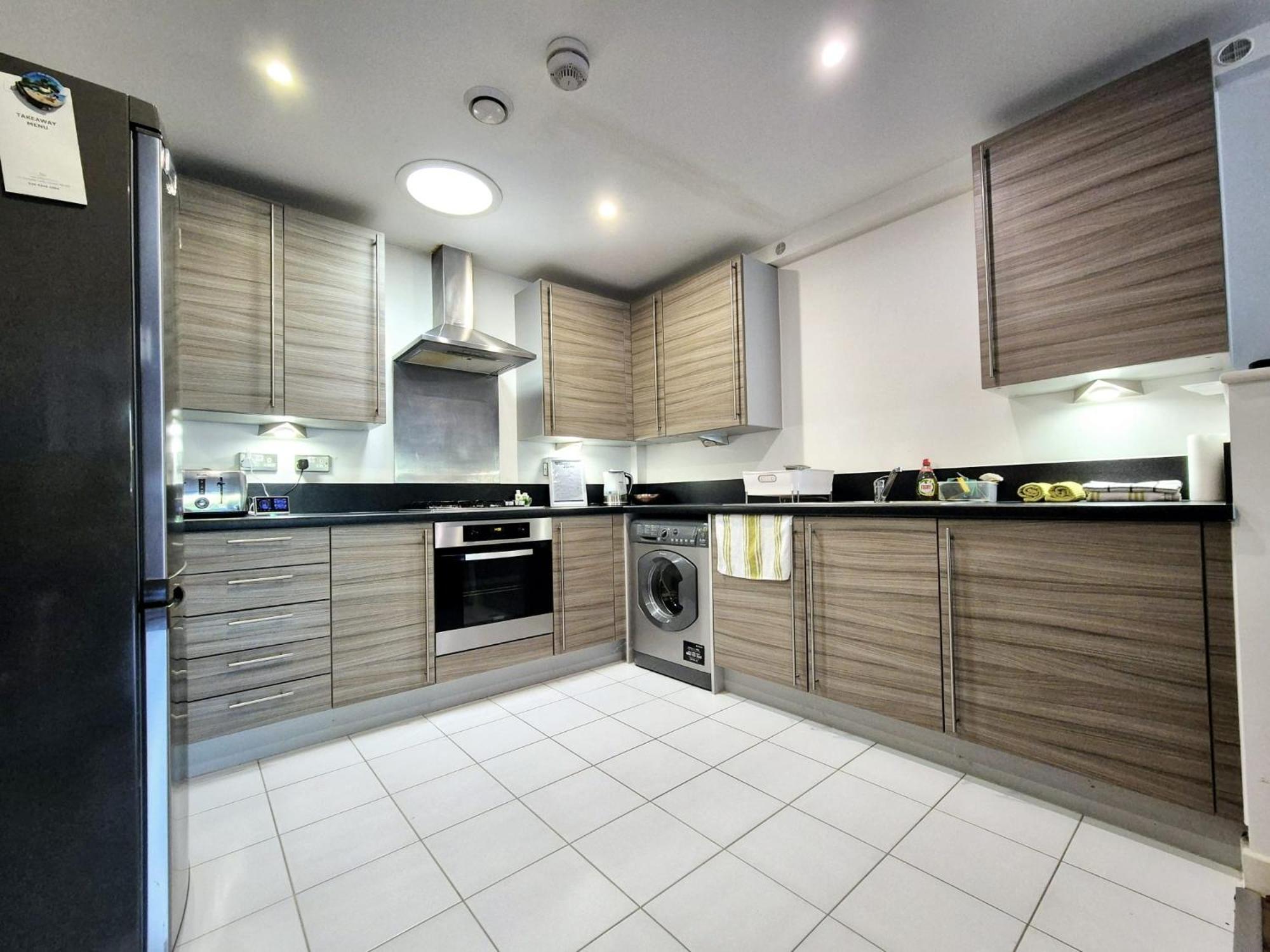 Explore London: 2 Bedroom House in Wood Green