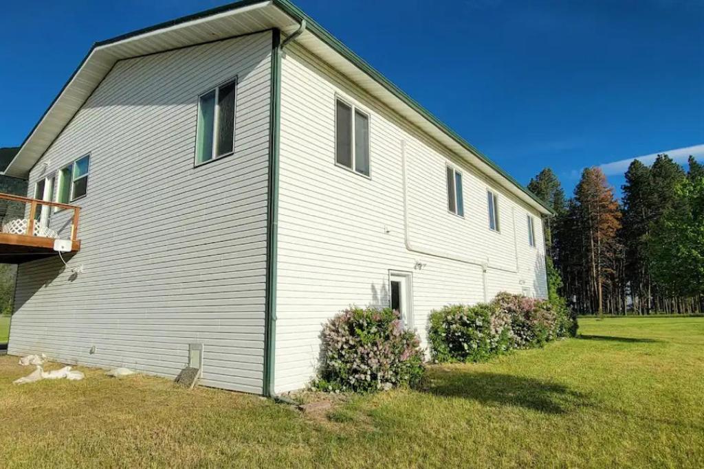 Charming Chalet Close to GNP, Downtown & Game Room! view 4