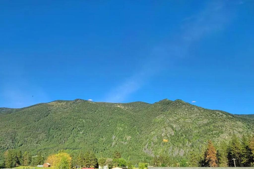 Charming Chalet Close to GNP, Downtown & Game Room! view 5