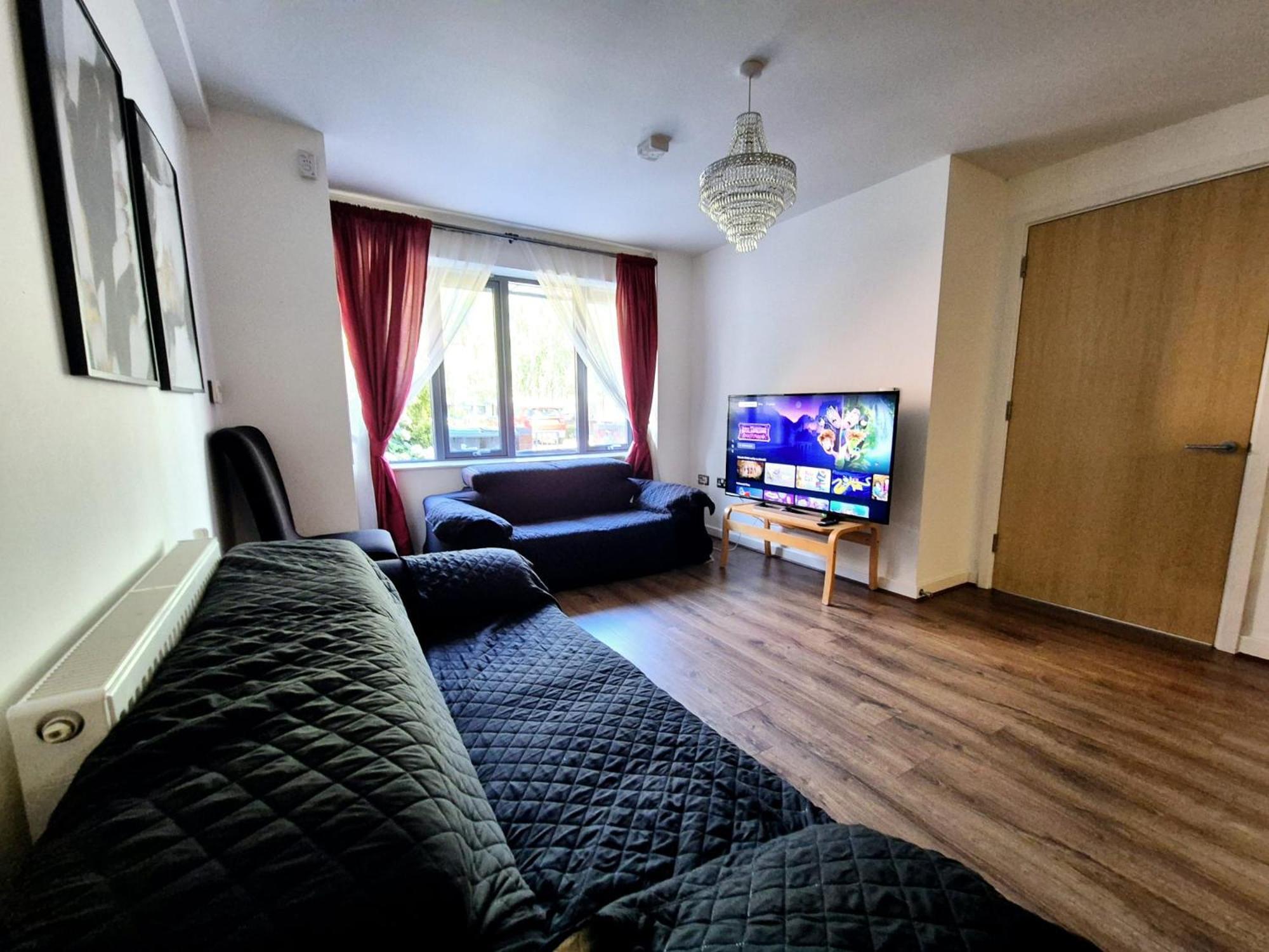 Explore London: 2 Bedroom House in Wood Green