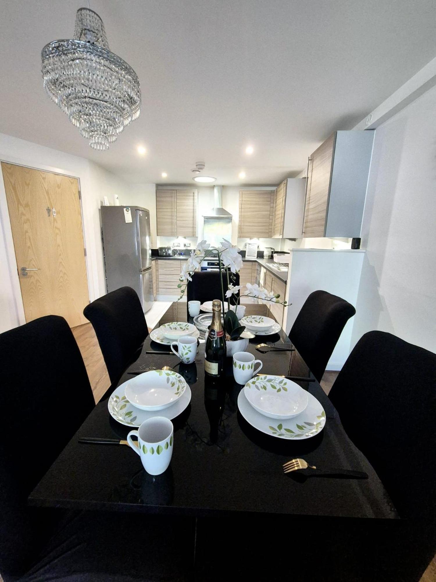 Explore London: 2 Bedroom House in Wood Green