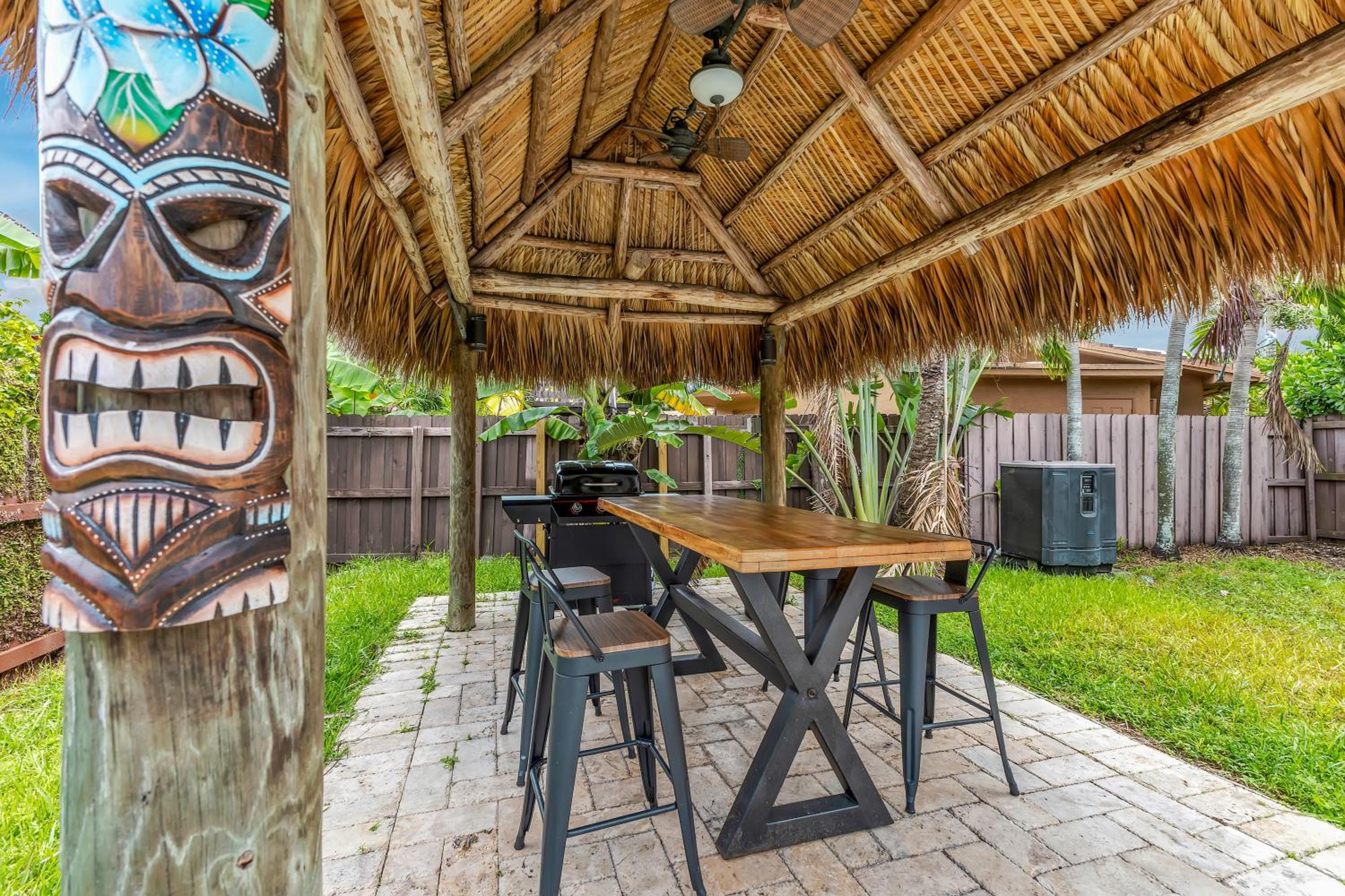 Tropical Oasis with Heated Pool and BBQ