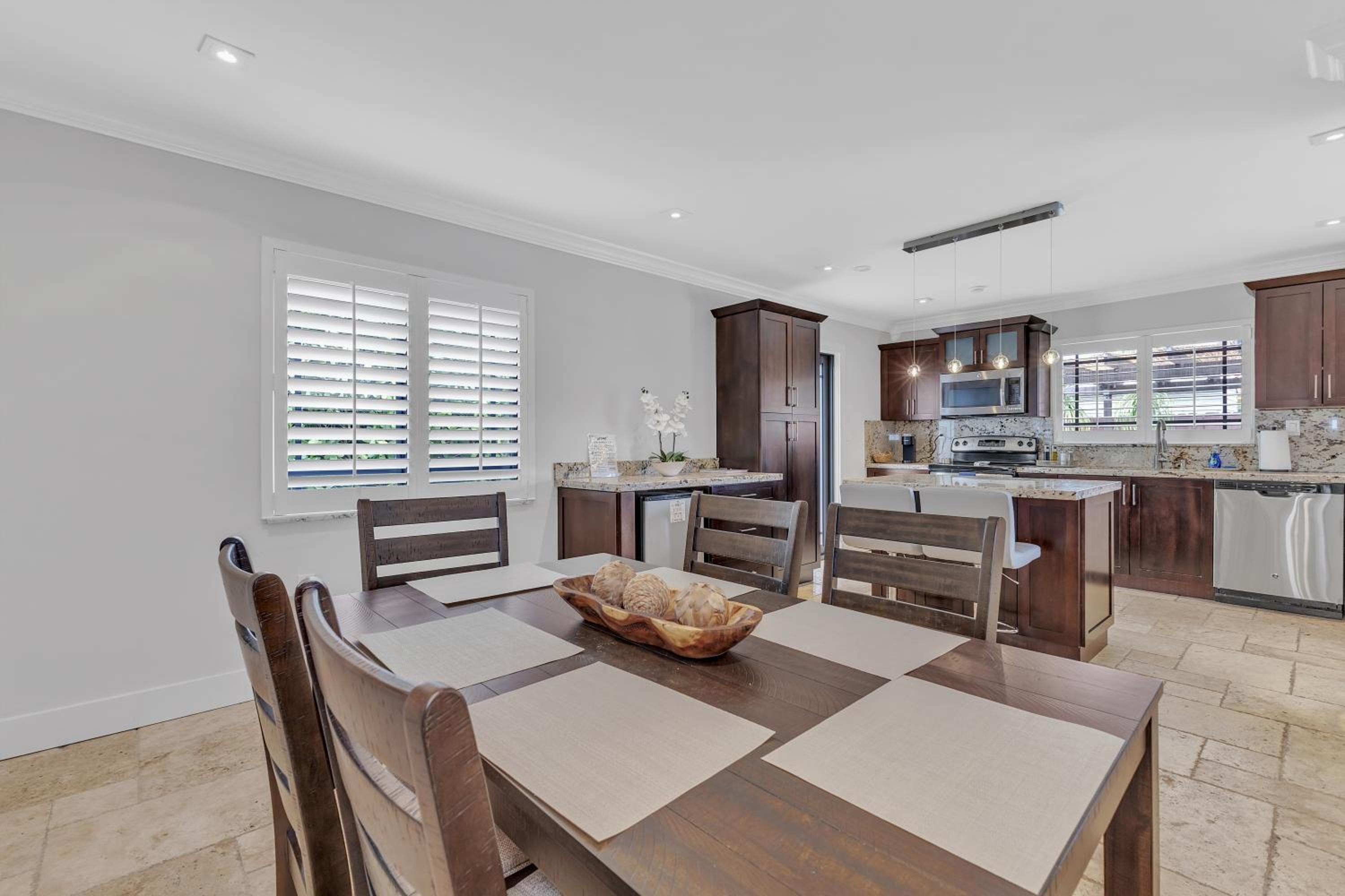 Tropical Oasis with Heated Pool and BBQ