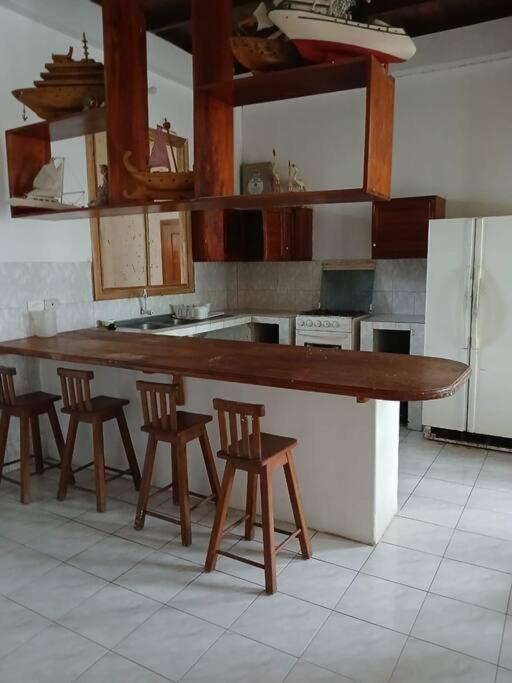 Casa 2 pisos cerca de la playa