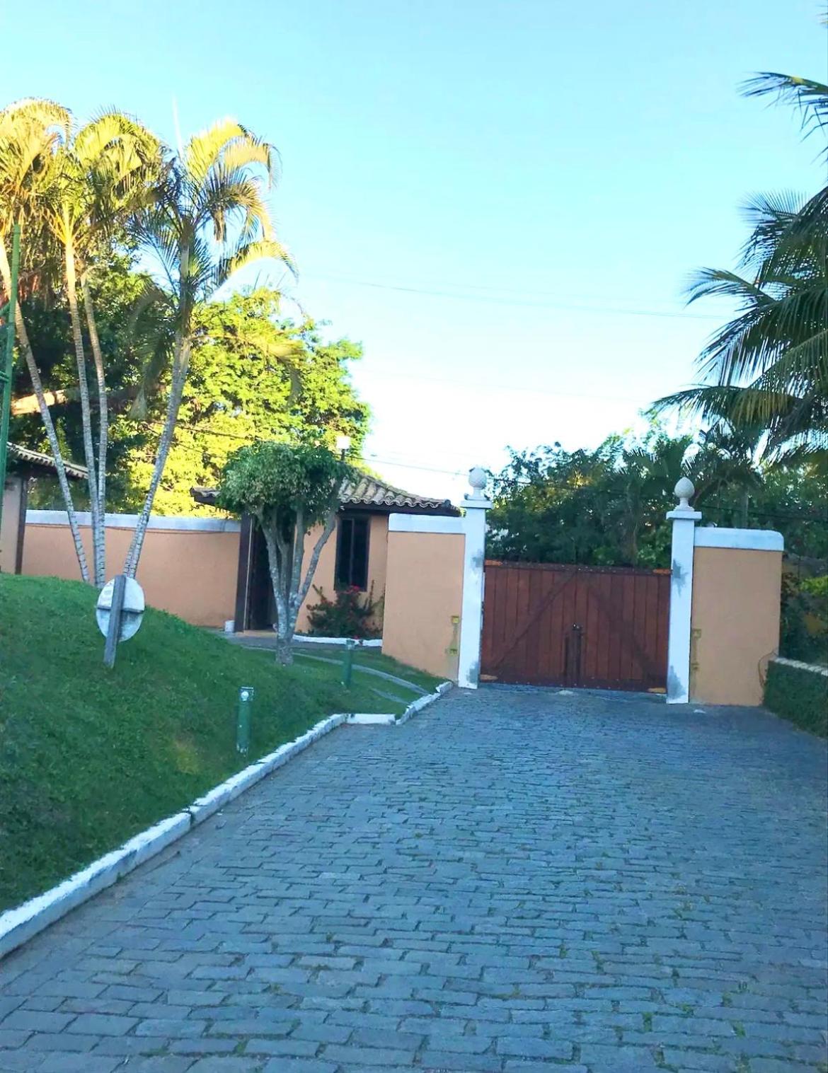 Búzios Praia da Ferradura Linda casa dentro de Condomínio com toda infraestrutura - água e luz inclusos na tarifa