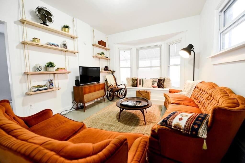 Detroit 5-Bedroom, Near Museums & Ping Pong view 3