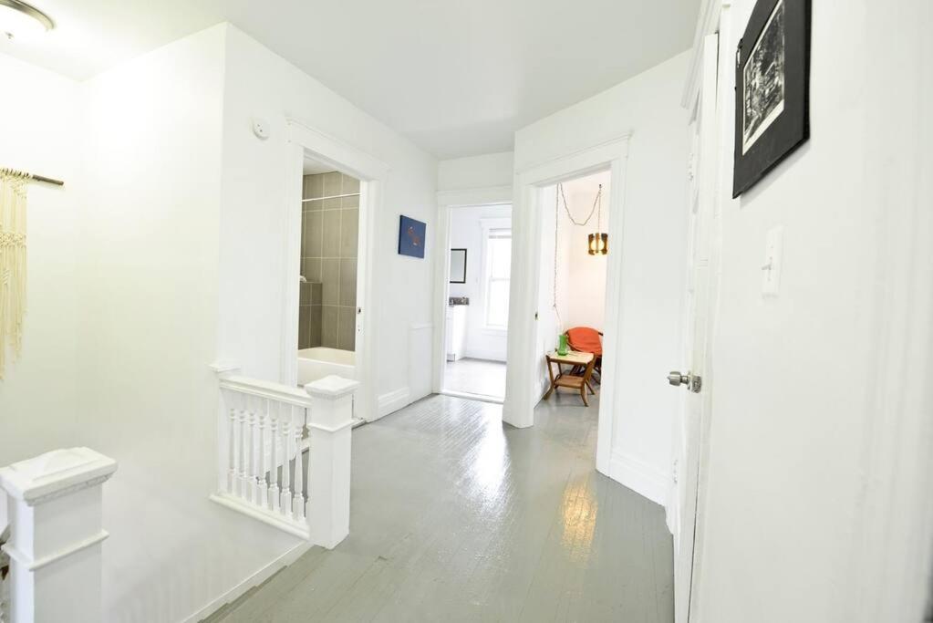 Detroit 5-Bedroom, Near Museums & Ping Pong view 4