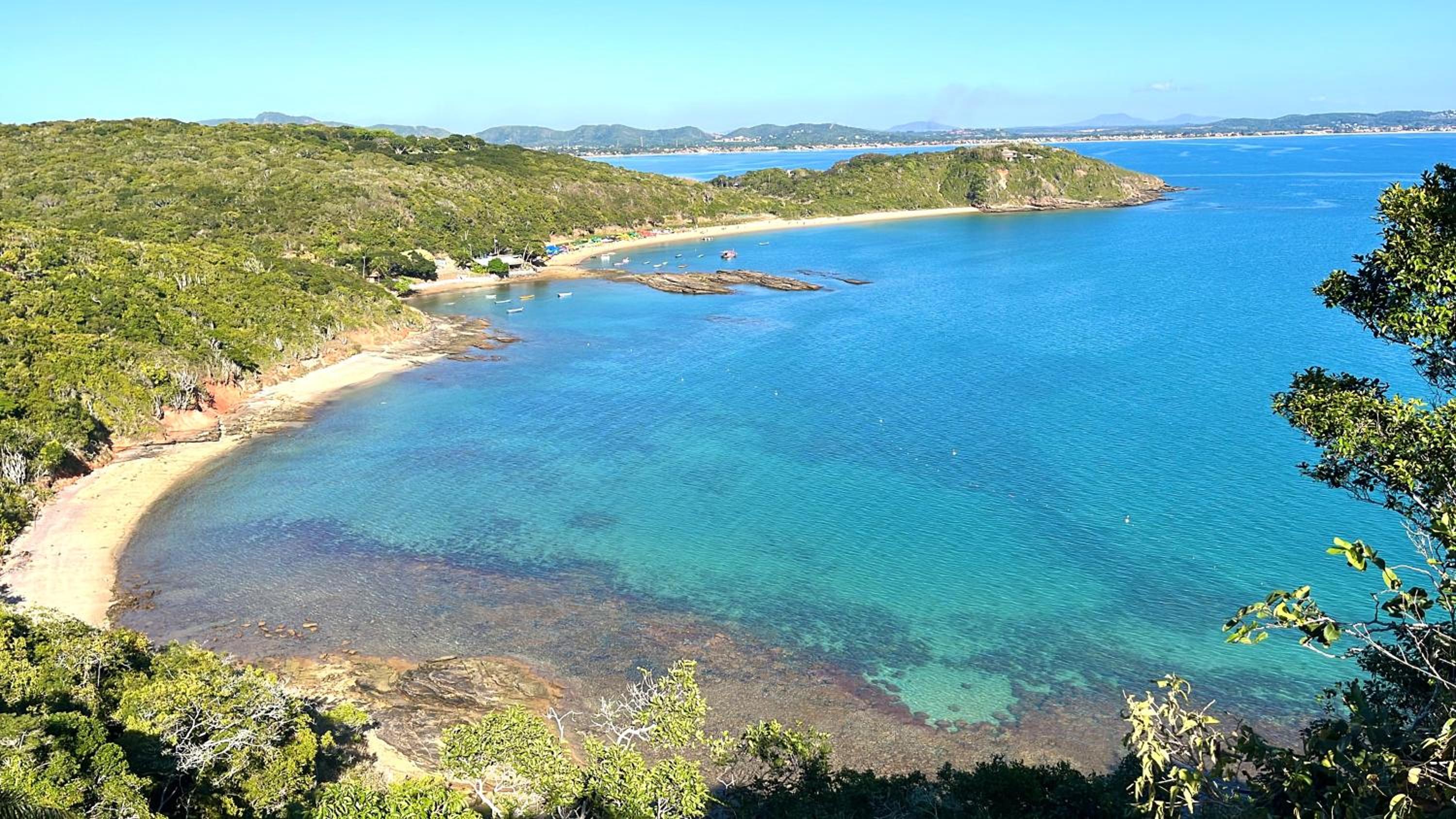 Búzios Praia da Ferradura Linda casa dentro de Condomínio com toda infraestrutura - água e luz inclusos na tarifa