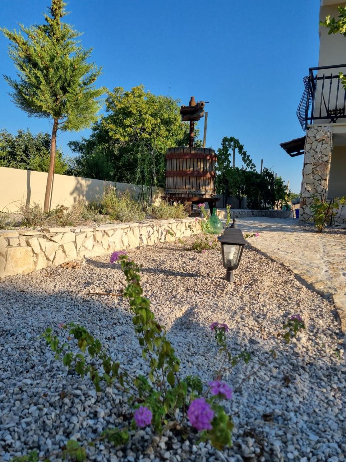 Guar Country Resort