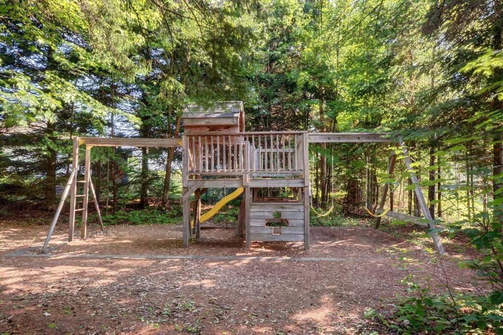 2-Level Home - Tremblant Mountain View - Fireplace