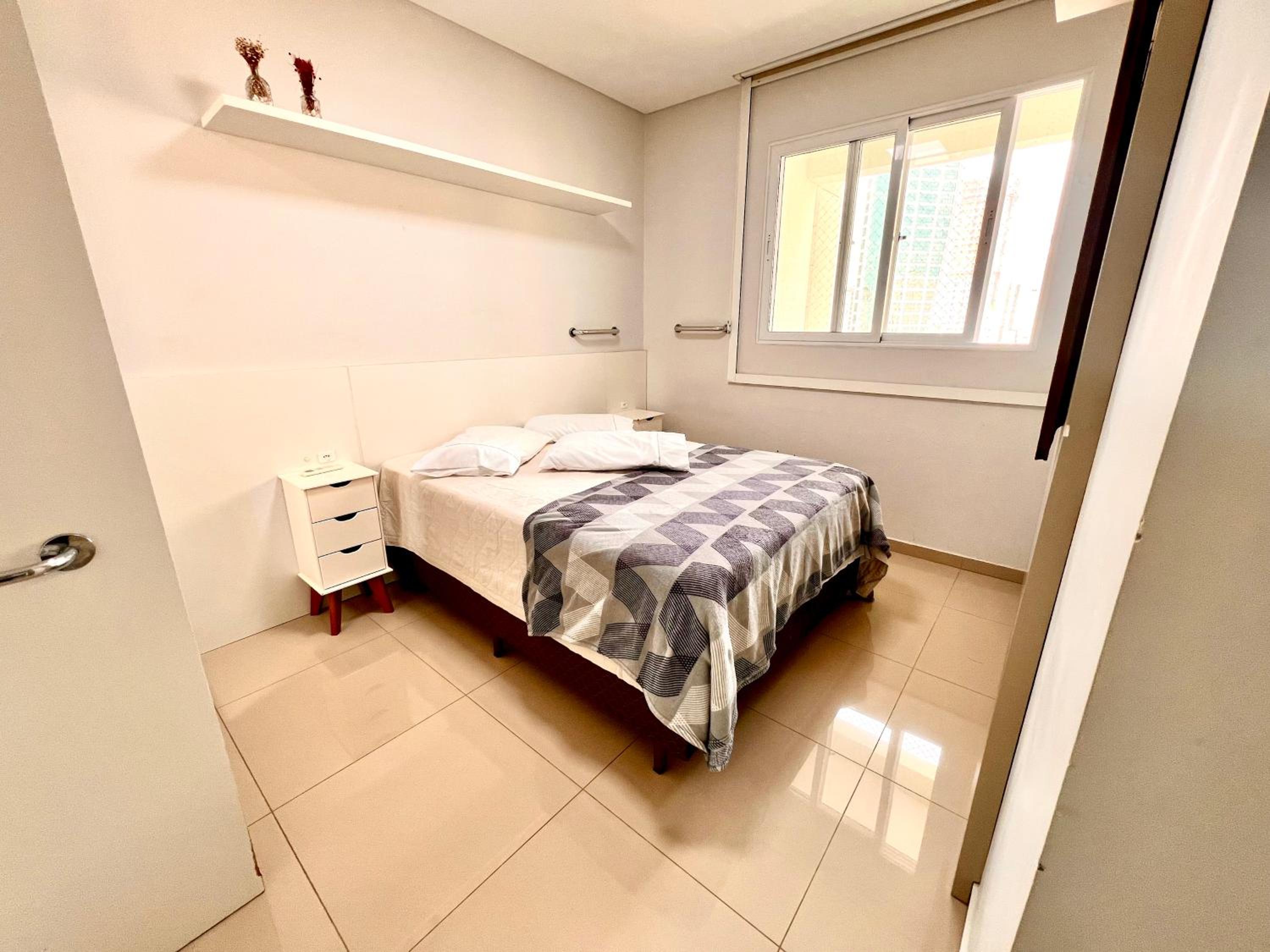Apartamento vista mar, 2 quartos, garagem - COMPLETO