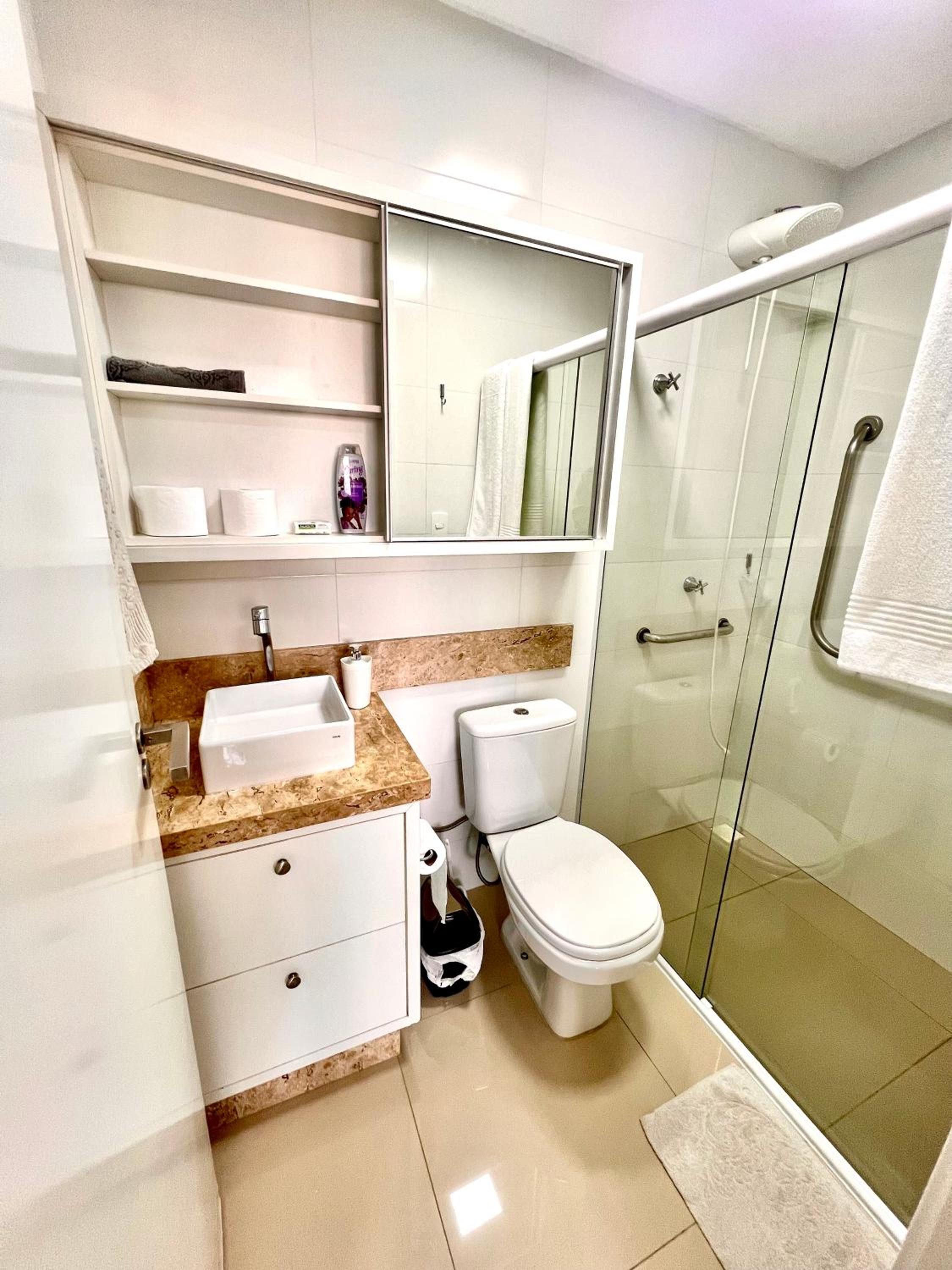 Apartamento vista mar, 2 quartos, garagem - COMPLETO