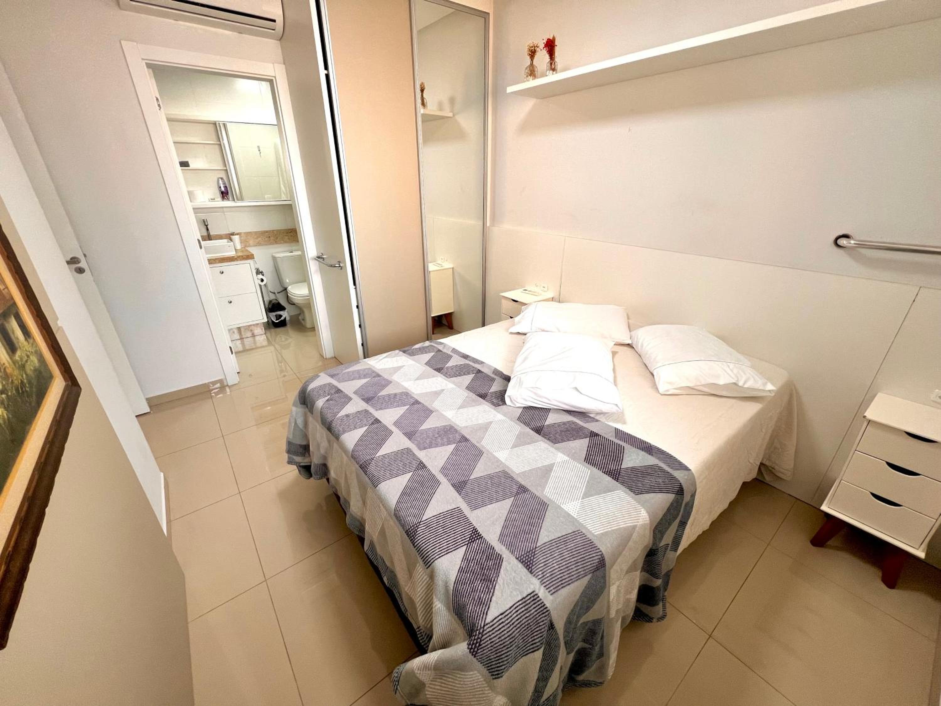 Apartamento vista mar, 2 quartos, garagem - COMPLETO