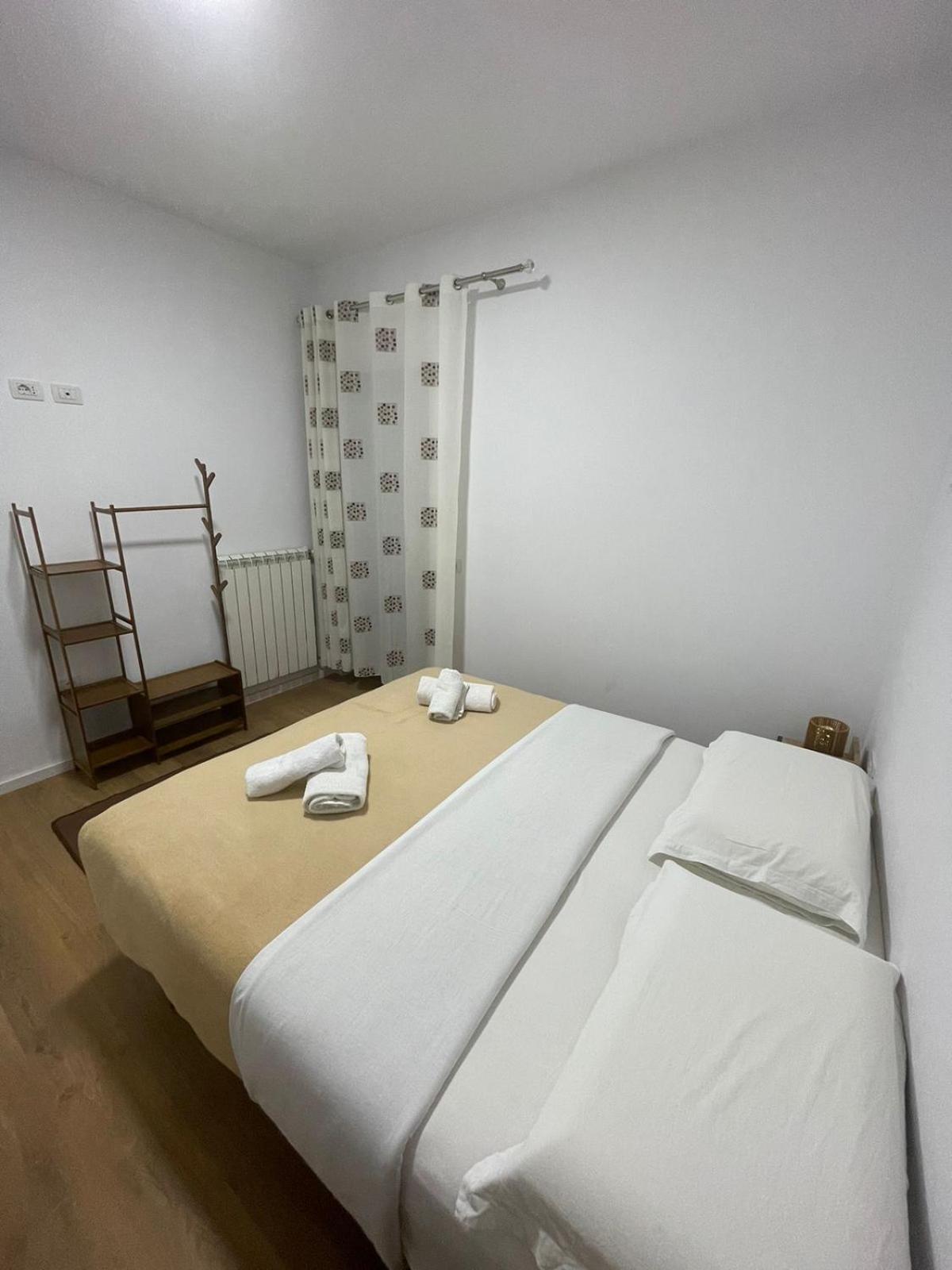 Hotel Vellezrit Guri