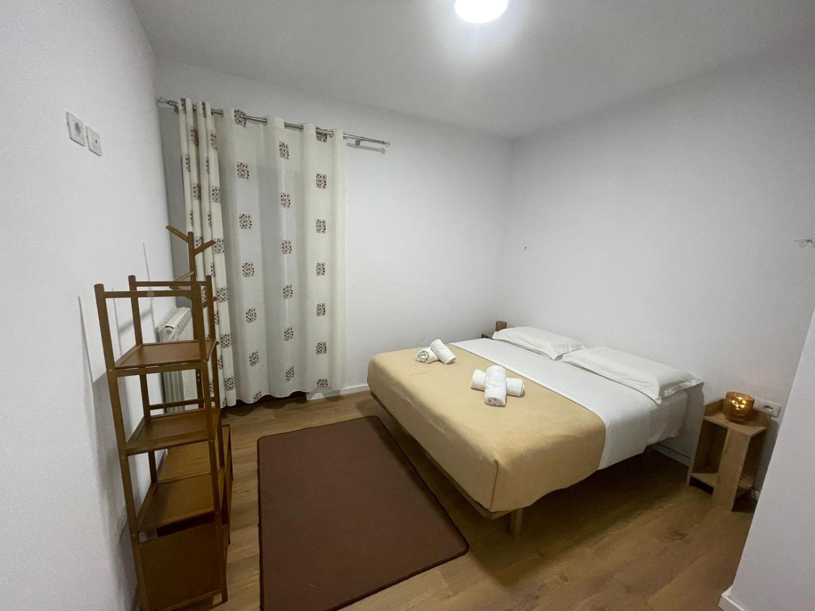 Hotel Vellezrit Guri