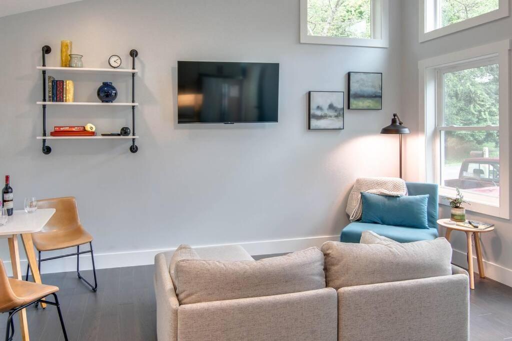 Brand New Modern Asheville Escape view 3