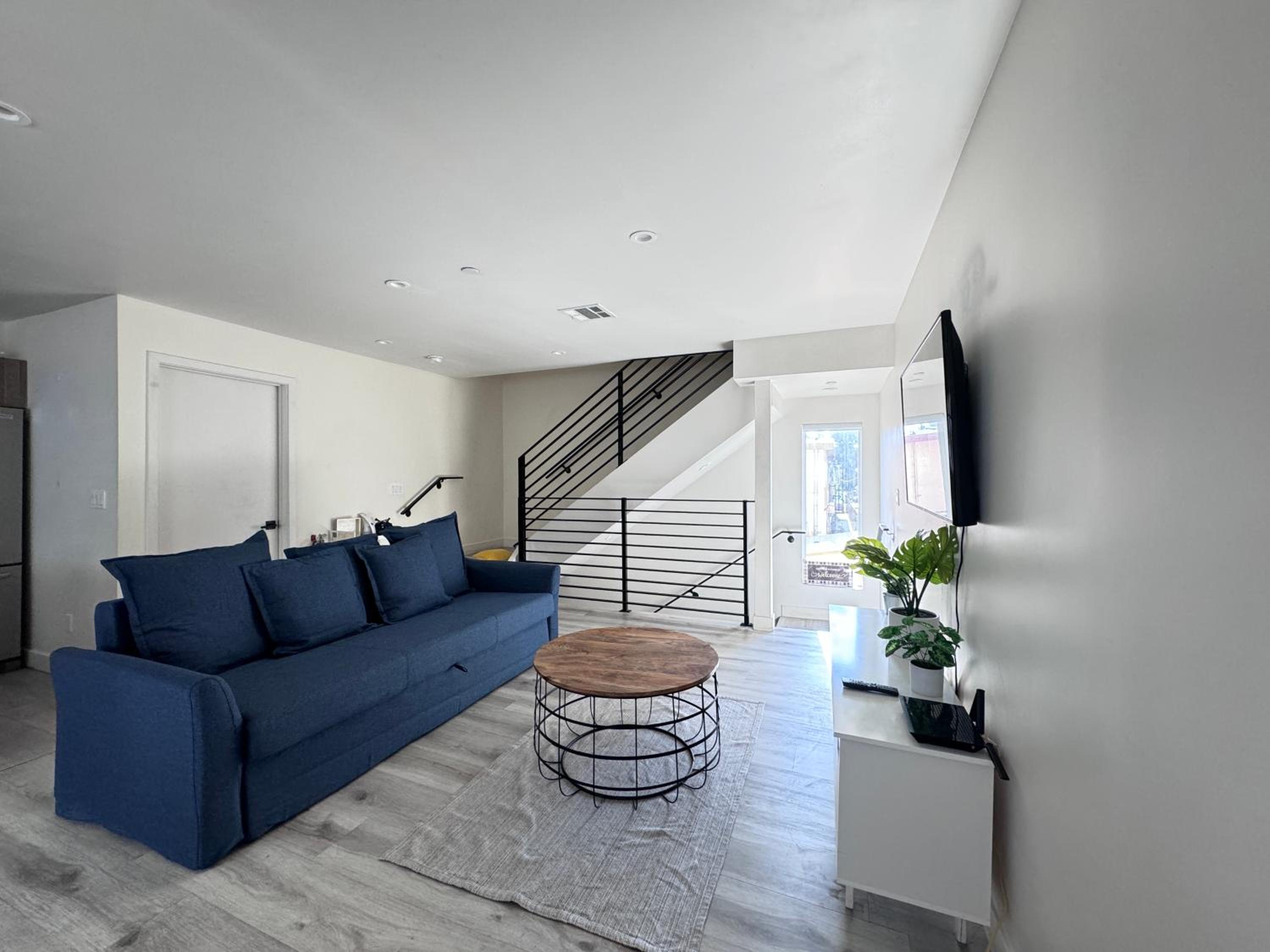 Cozy Chamber 3 BR Hollywood Townhouse