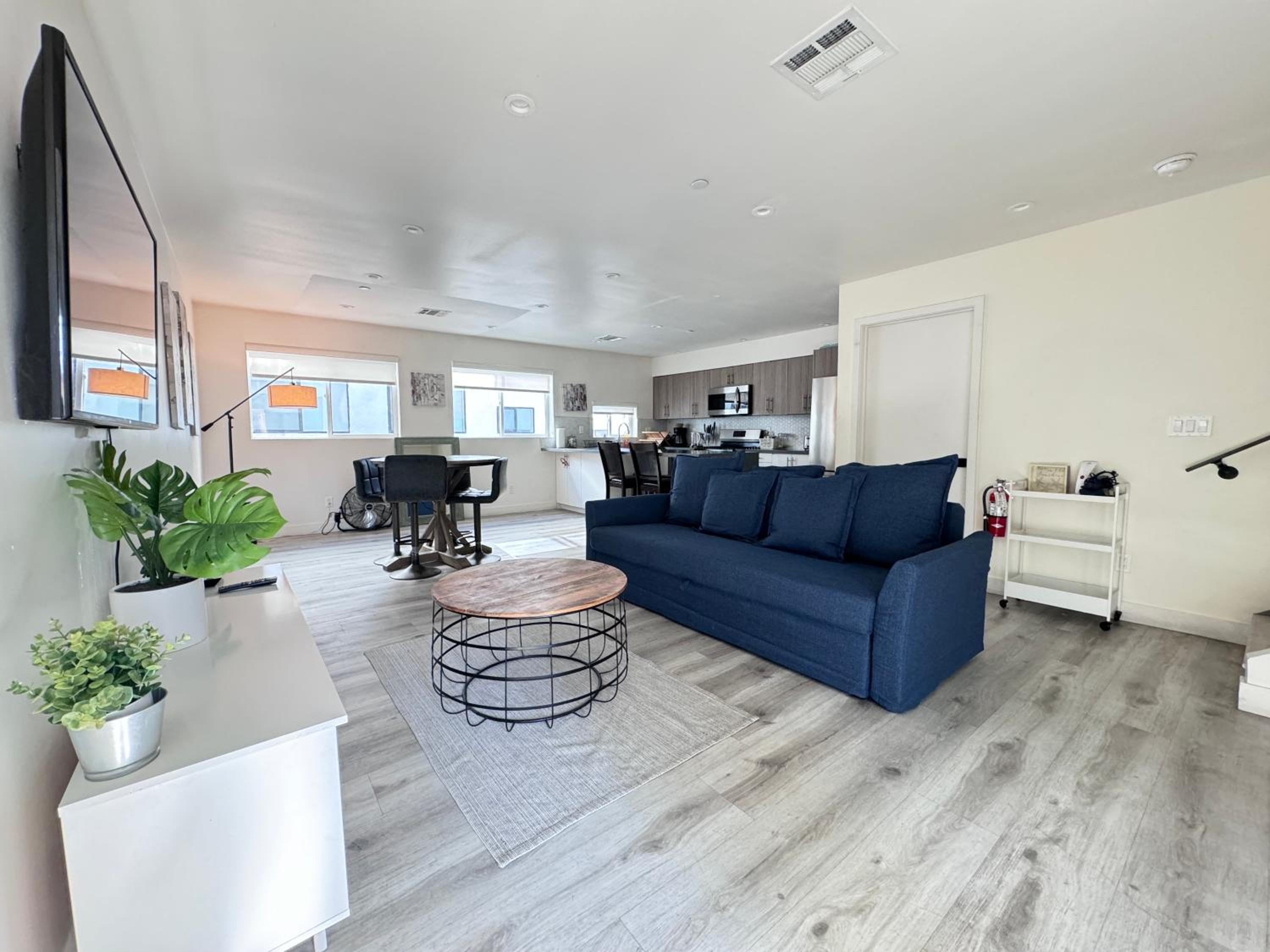 Cozy Chamber 3 BR Hollywood Townhouse