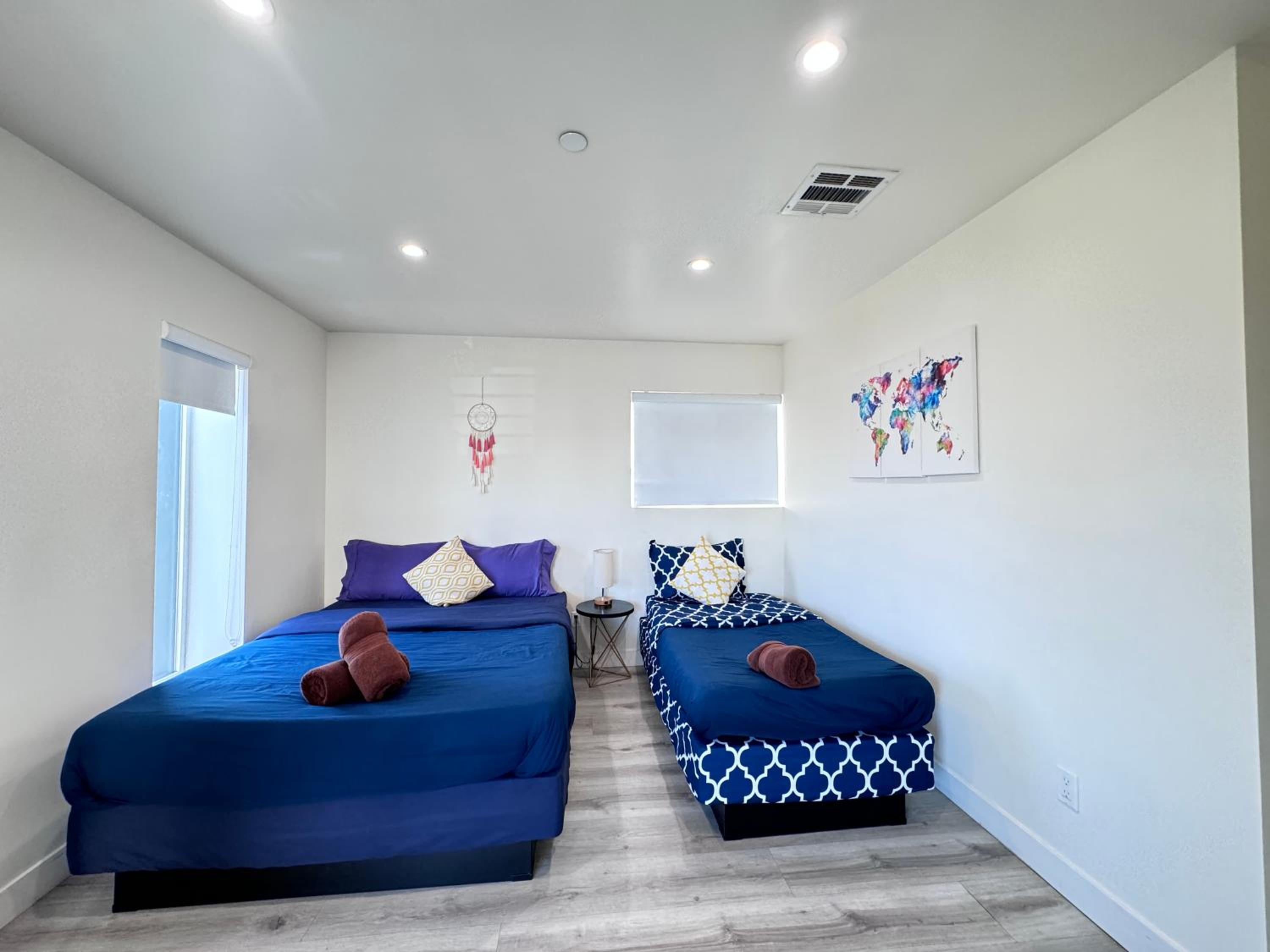 Cozy Chamber 3 BR Hollywood Townhouse