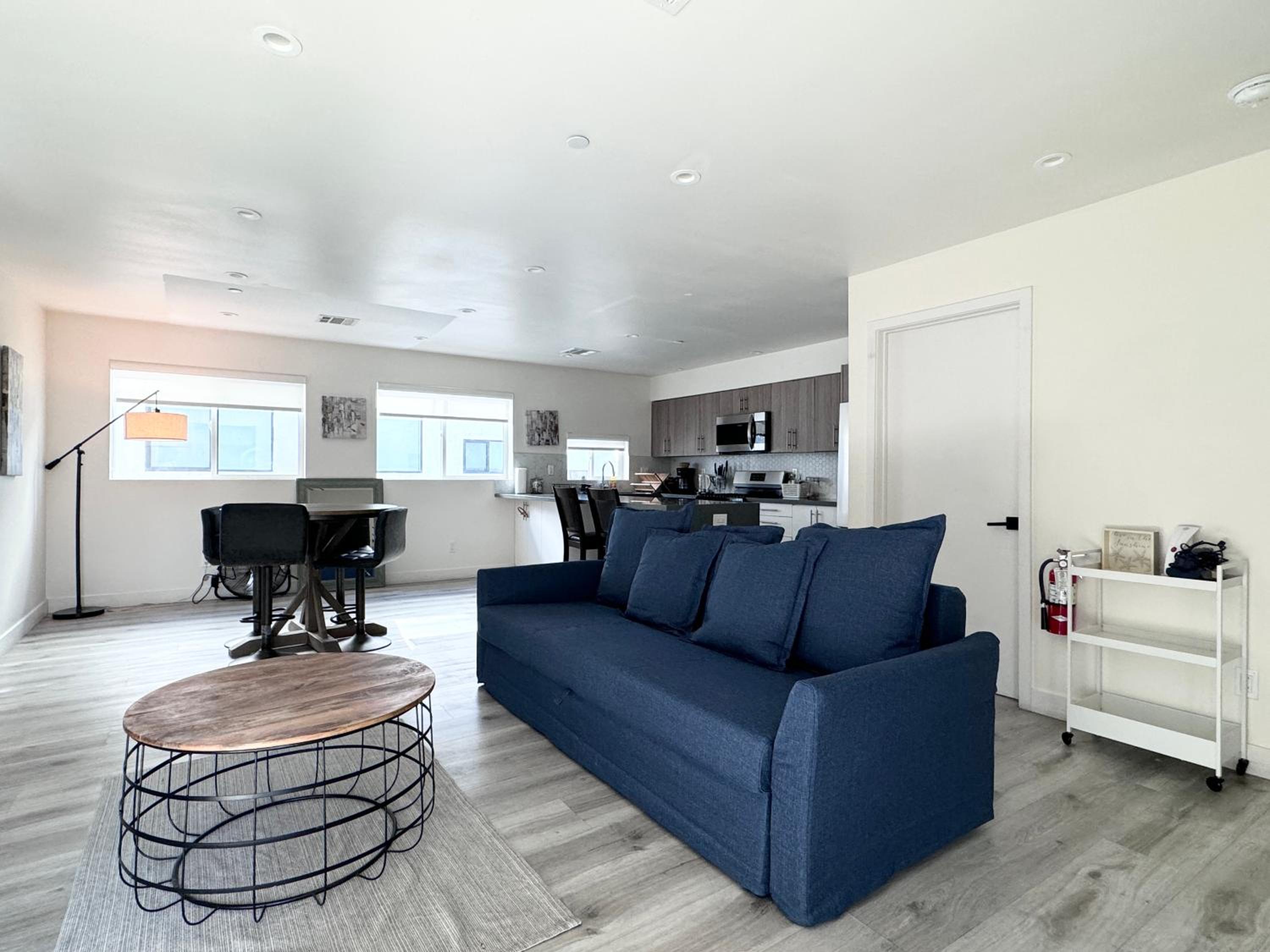 Cozy Chamber 3 BR Hollywood Townhouse