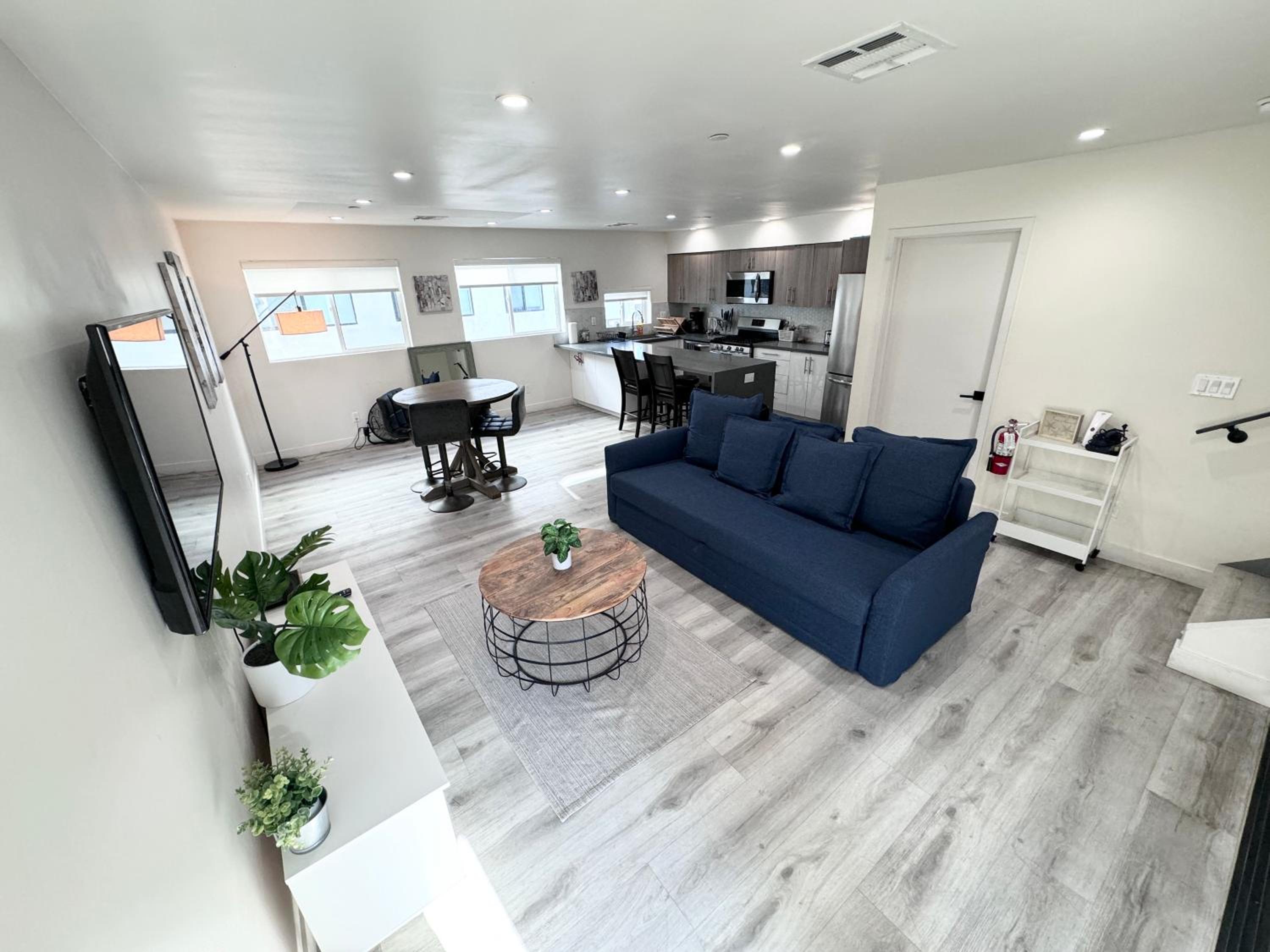 Cozy Chamber 3 BR Hollywood Townhouse