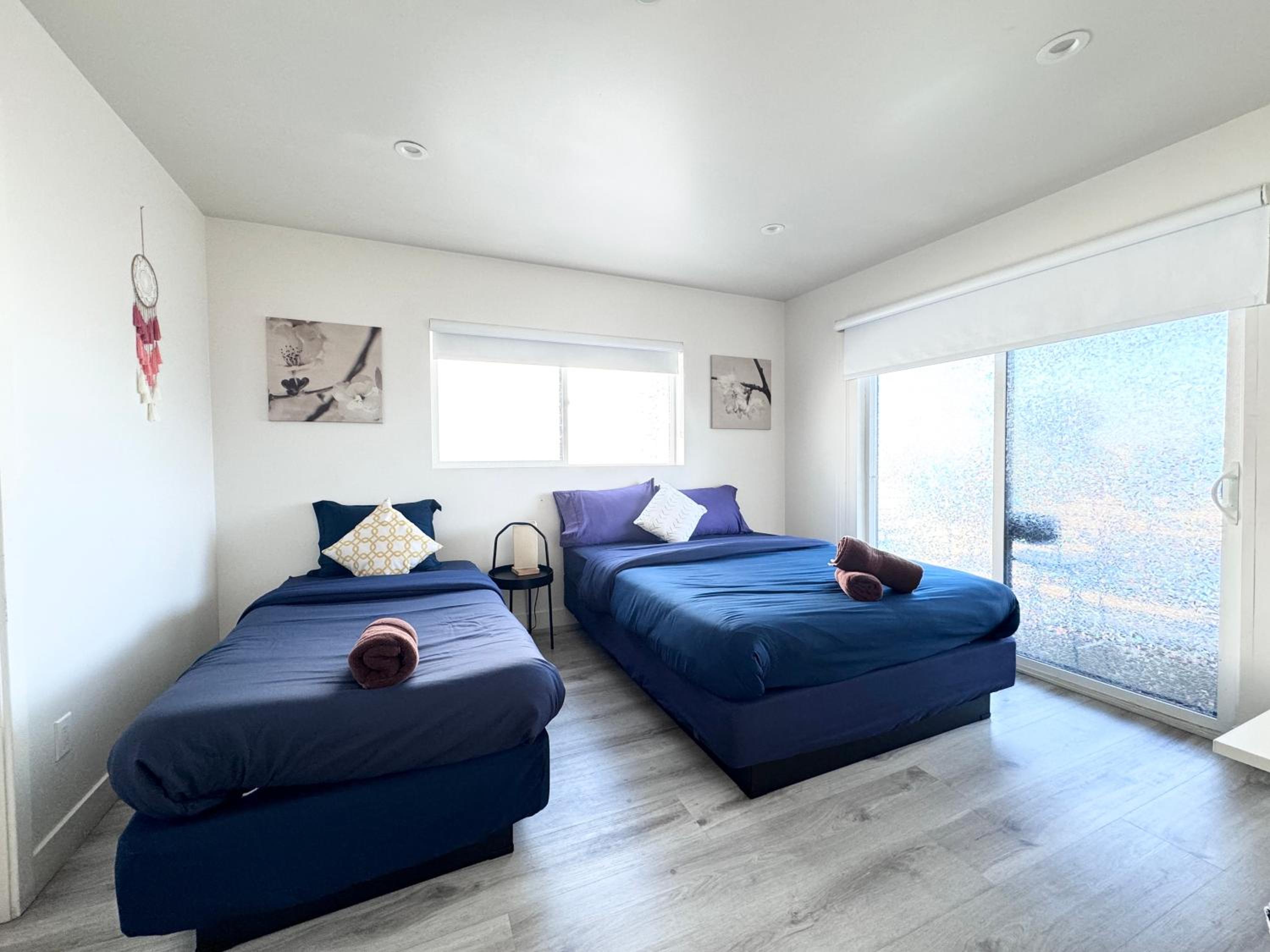 Cozy Chamber 3 BR Hollywood Townhouse