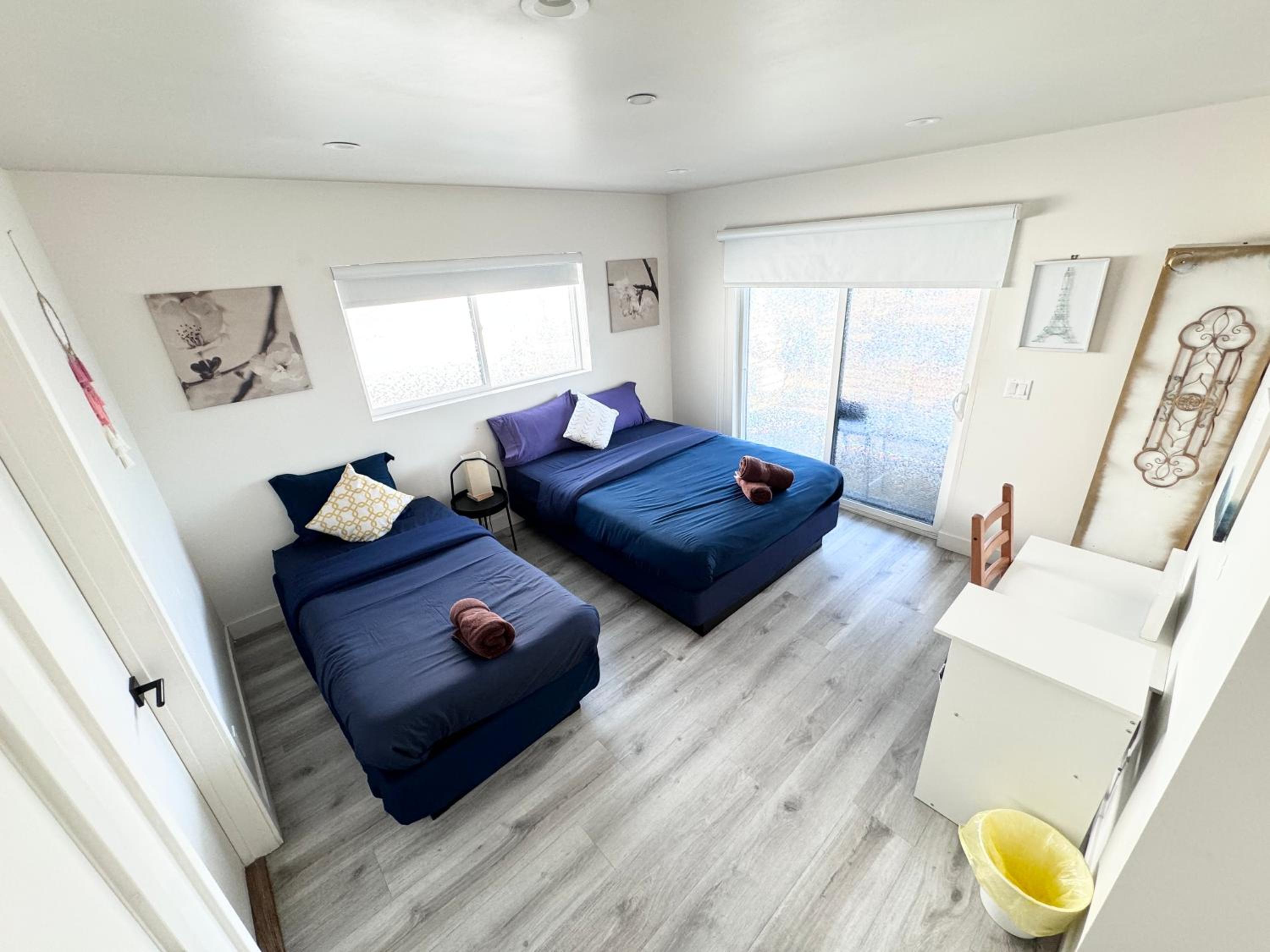 Cozy Chamber 3 BR Hollywood Townhouse