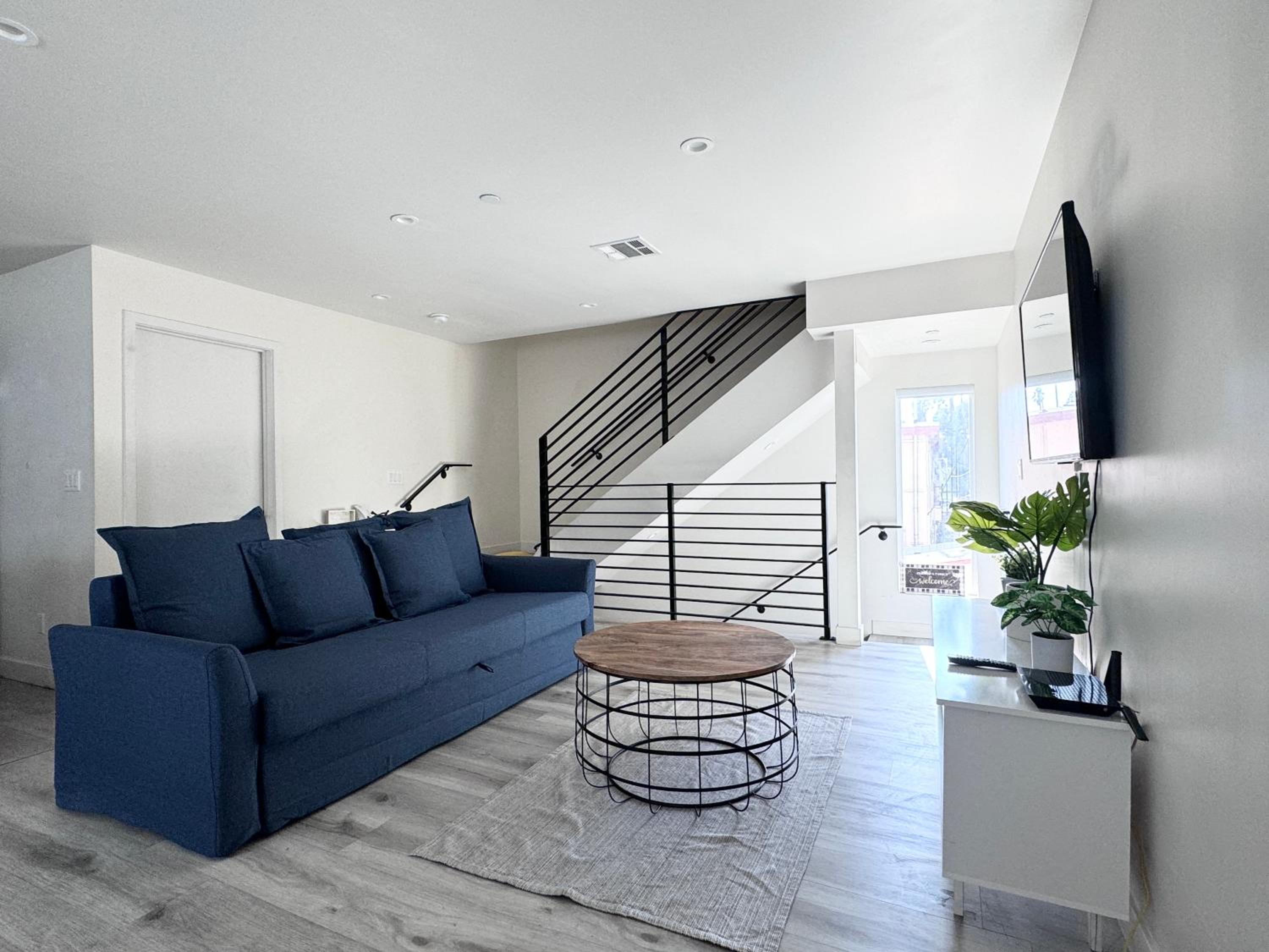 Cozy Chamber 3 BR Hollywood Townhouse