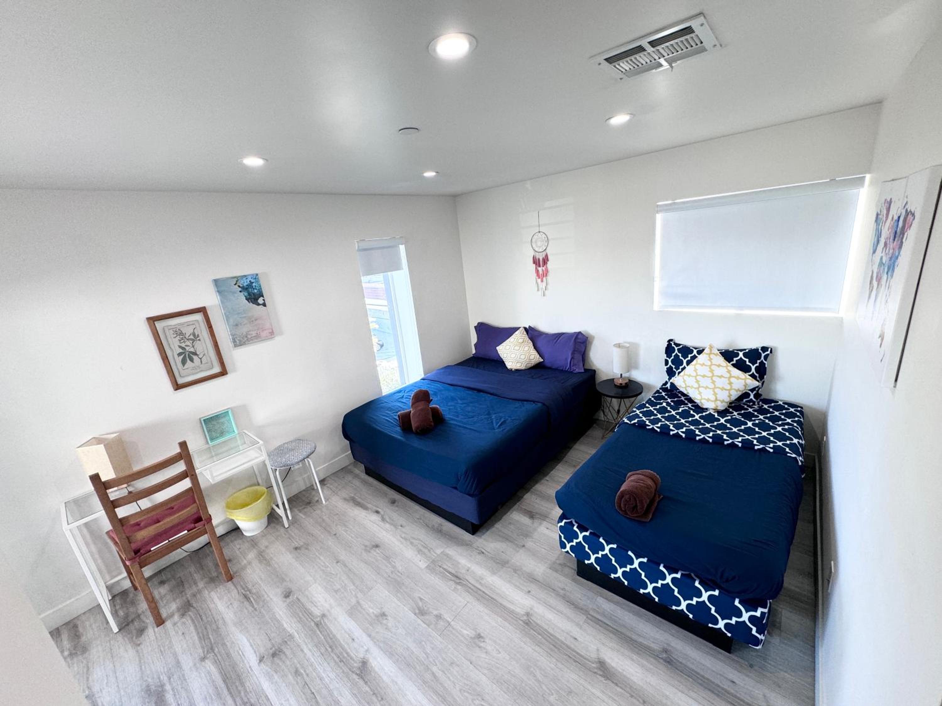 Cozy Chamber 3 BR Hollywood Townhouse