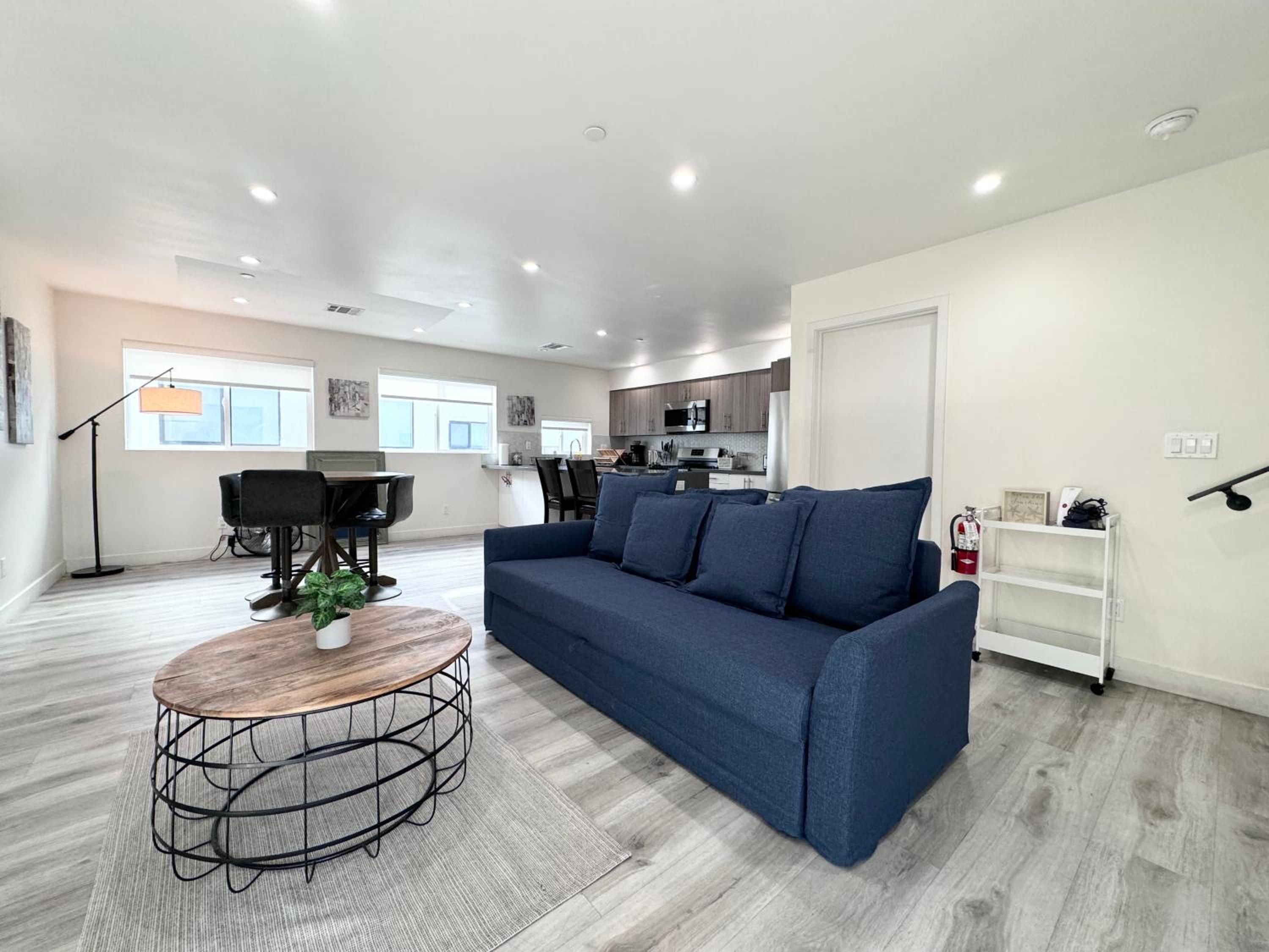 Cozy Chamber 3 BR Hollywood Townhouse