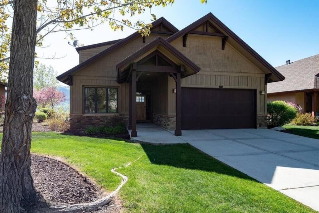 Powder Mtn Trapper Lodge TR1 Ski Retreat Game Rm