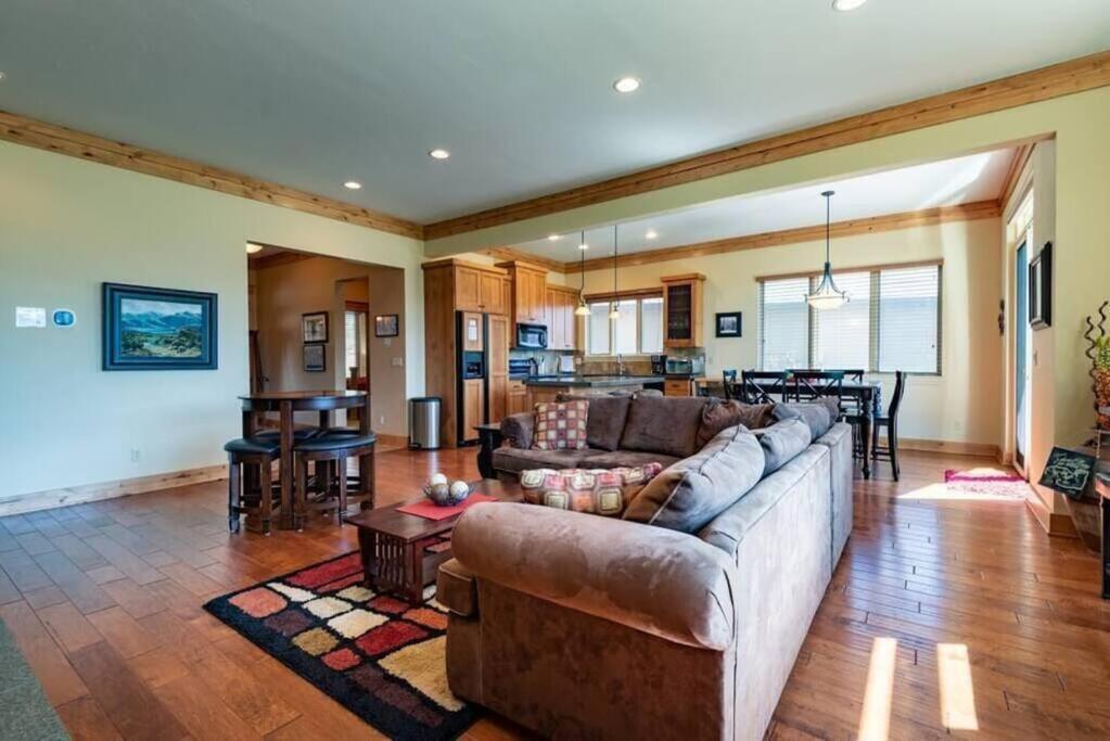 Powder Mtn Trapper Lodge TR1 Ski Retreat Game Rm