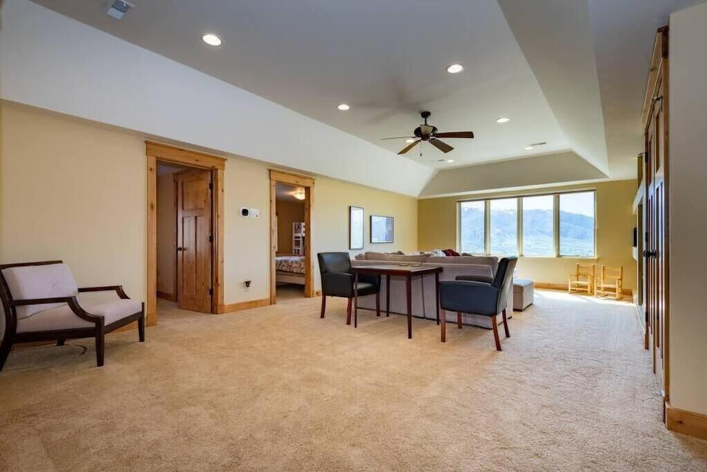 Powder Mtn Trapper Lodge TR1 Ski Retreat Game Rm