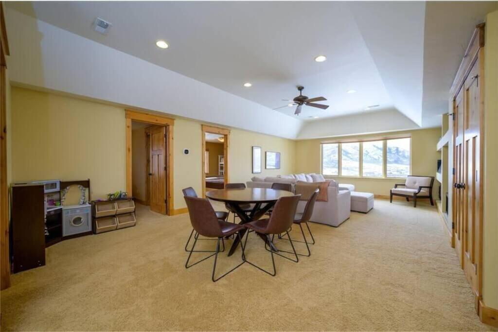 Powder Mtn Trapper Lodge TR1 Ski Retreat Game Rm