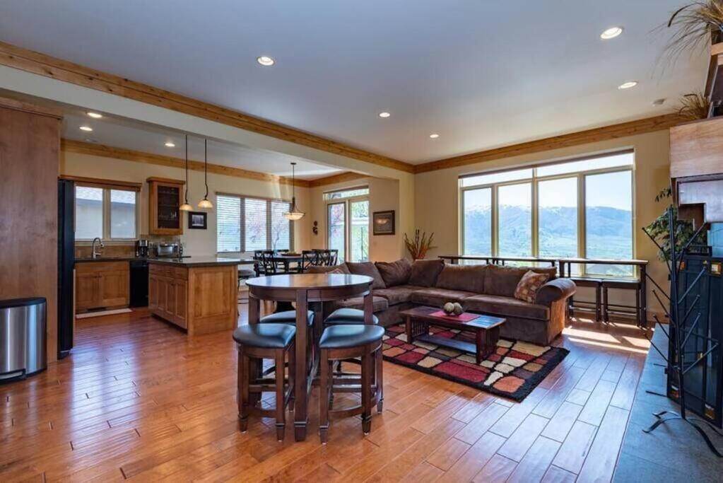 Powder Mtn Trapper Lodge TR1 Ski Retreat Game Rm