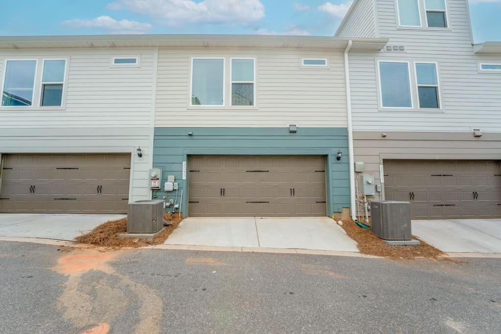 Uptown Charlotte Stay 3B 2B King Bed sleeps 8 view 2